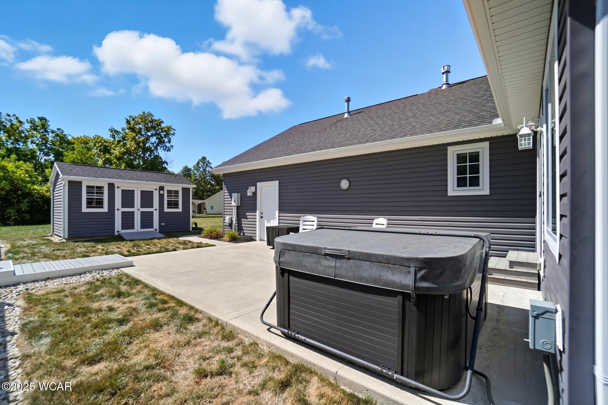 1734 Woodberry Creek Drive, Lima, Ohio