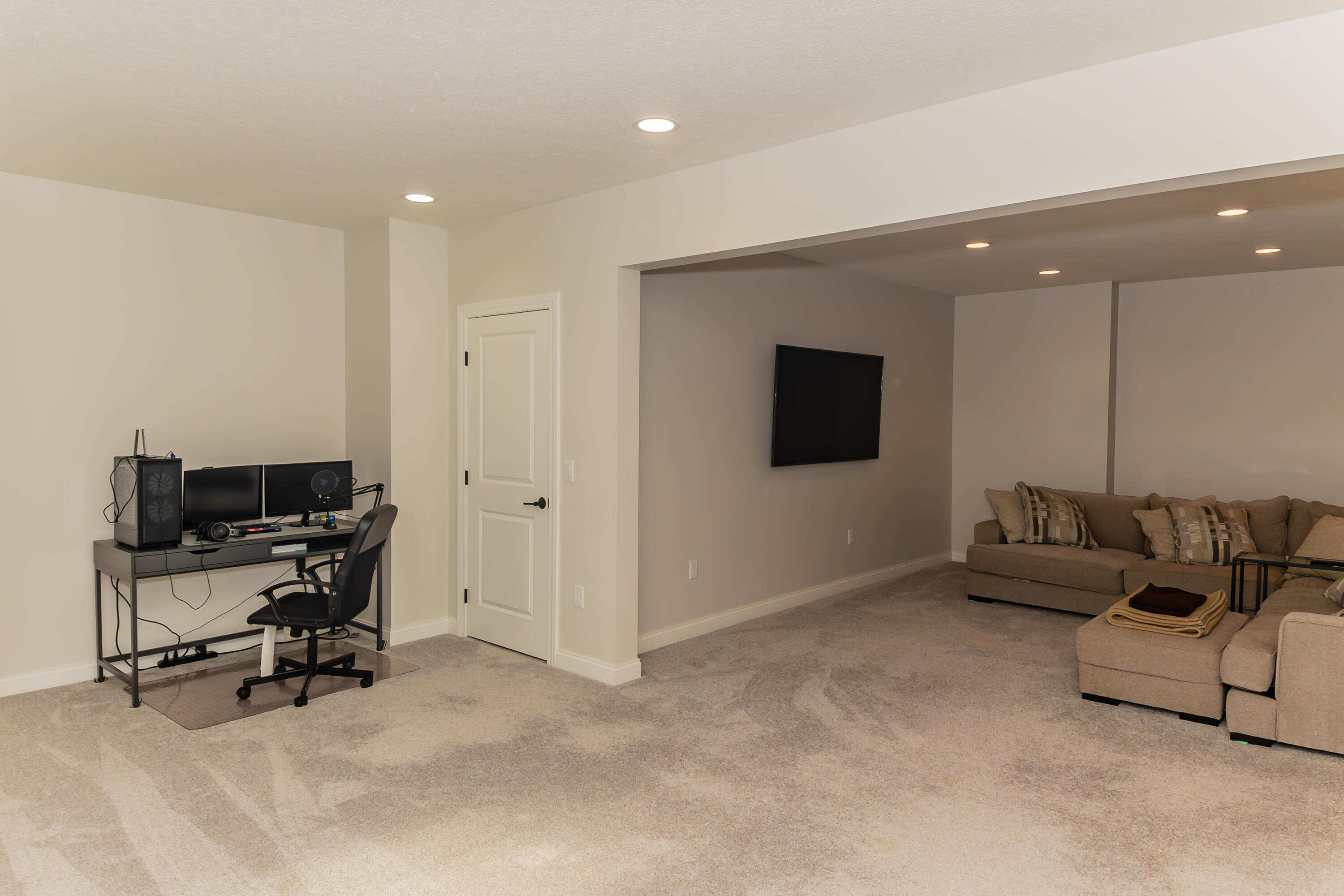 1018 Hunters Ridge Drive, Tipp City, Ohio 45371