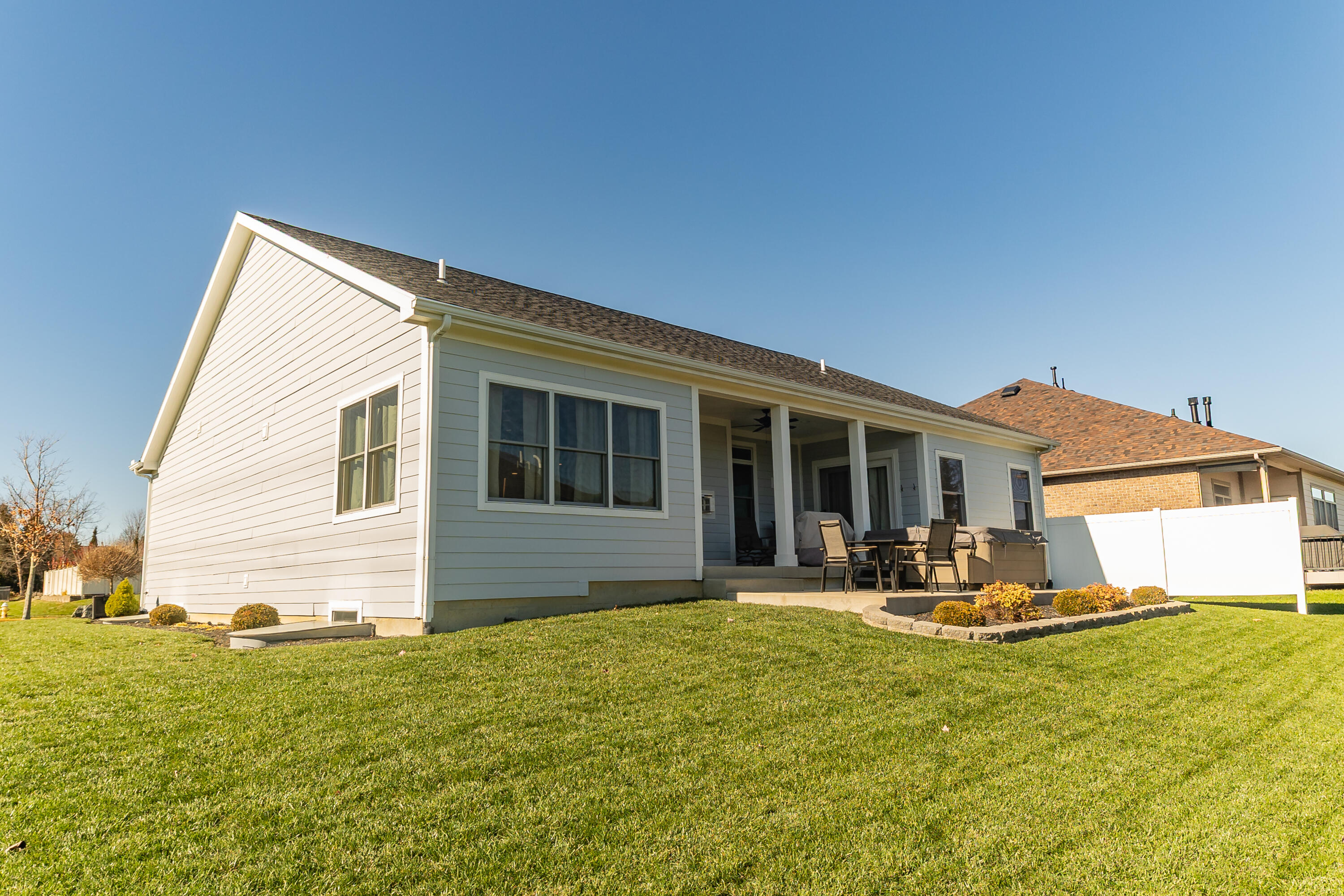 1018 Hunters Ridge Drive, Tipp City, Ohio 45371