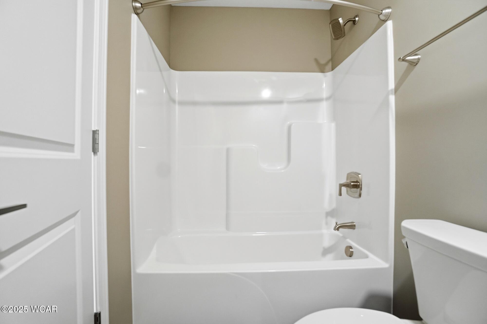 2882 Autumn Lake Drive, Lima, Ohio