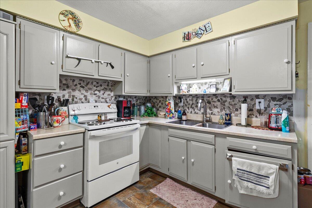 211 Grant Street, Christiansburg, Ohio 45389