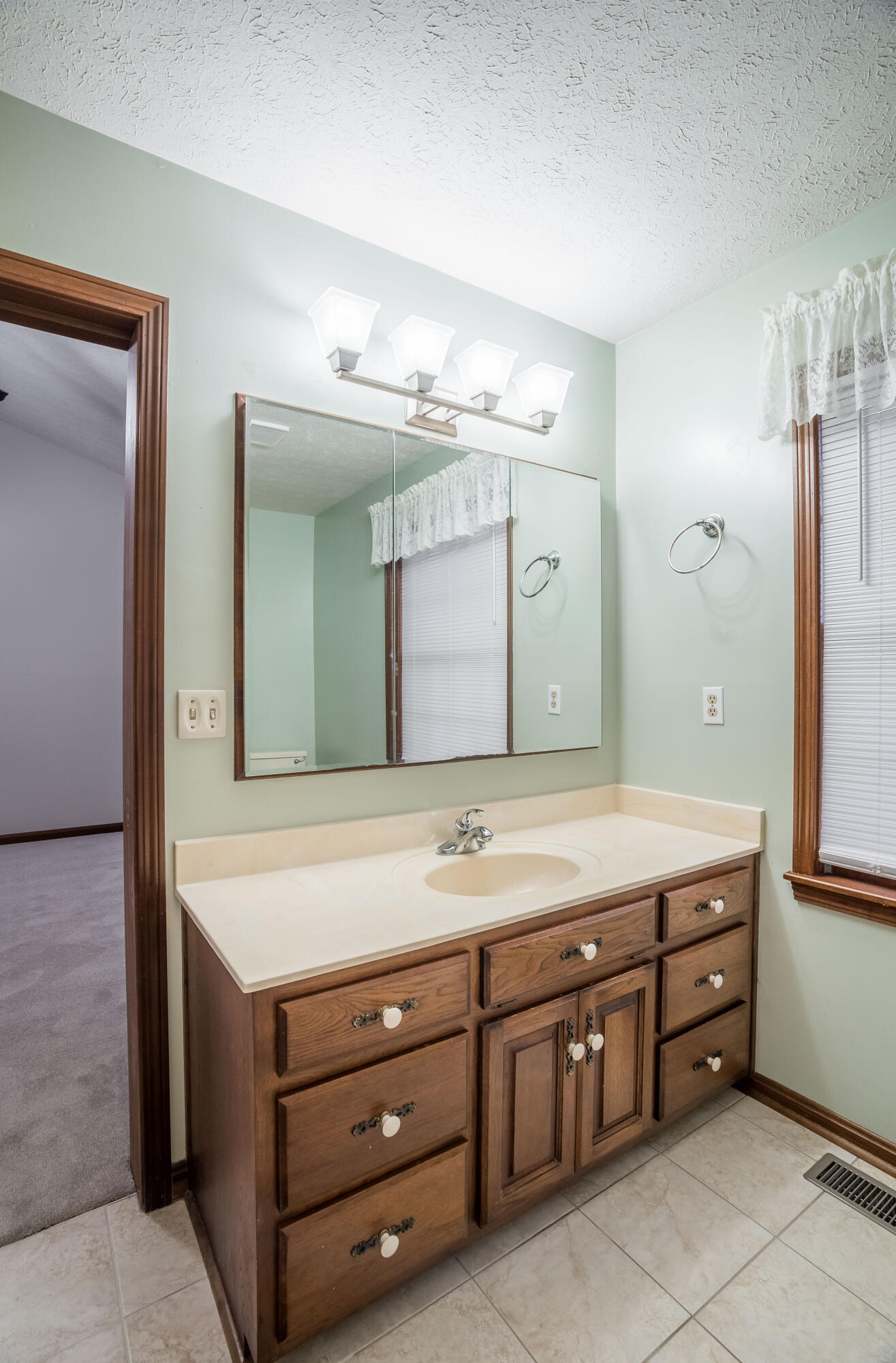 830 Pinehurst Drive, Tipp City, Ohio 45371