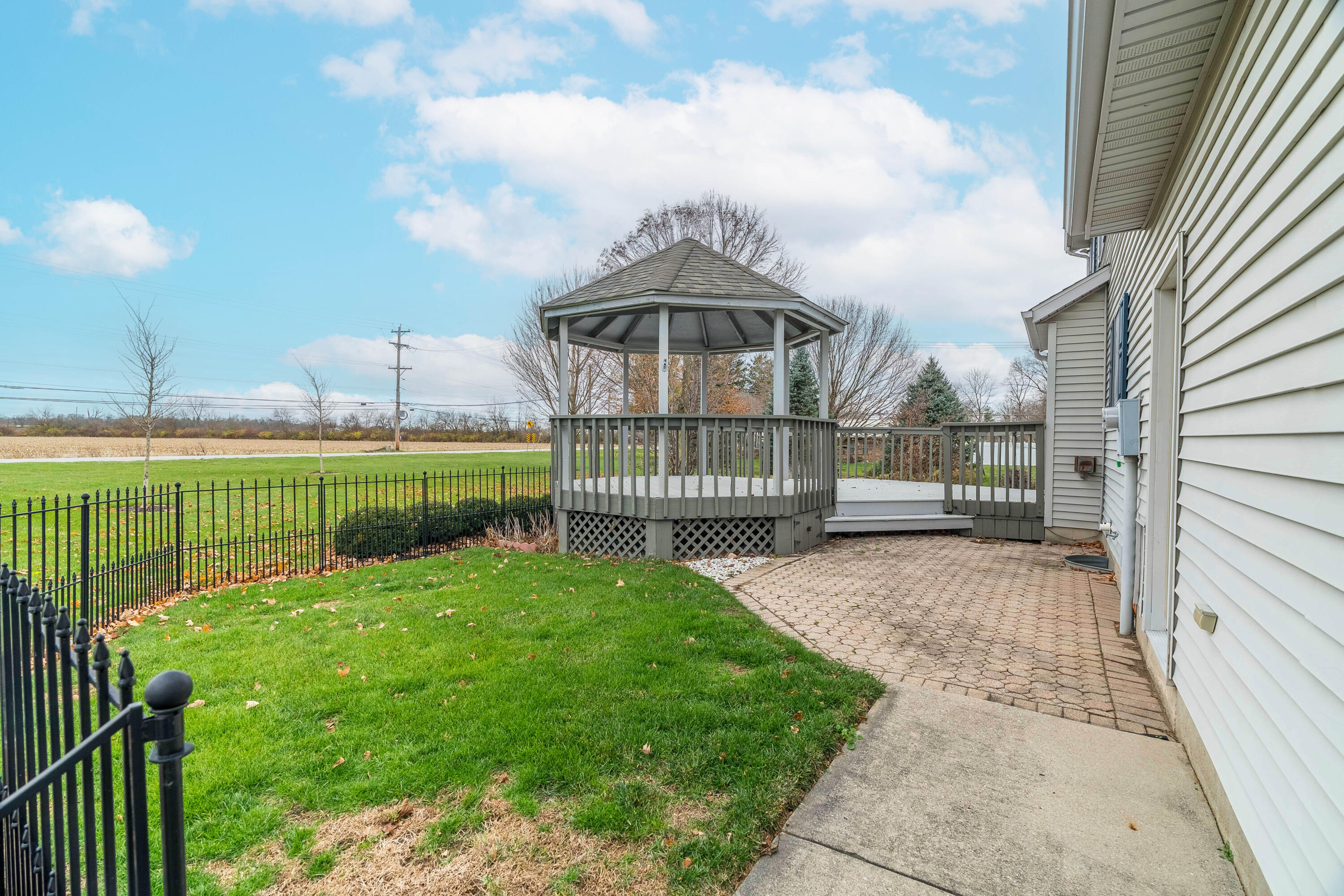 830 Pinehurst Drive, Tipp City, Ohio 45371