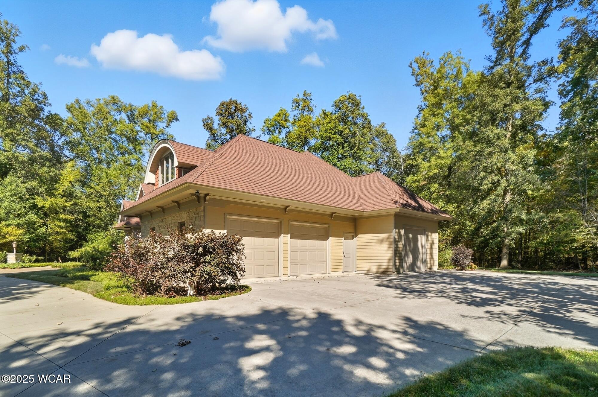 3039 Lakeshore Drive, Lima, Ohio