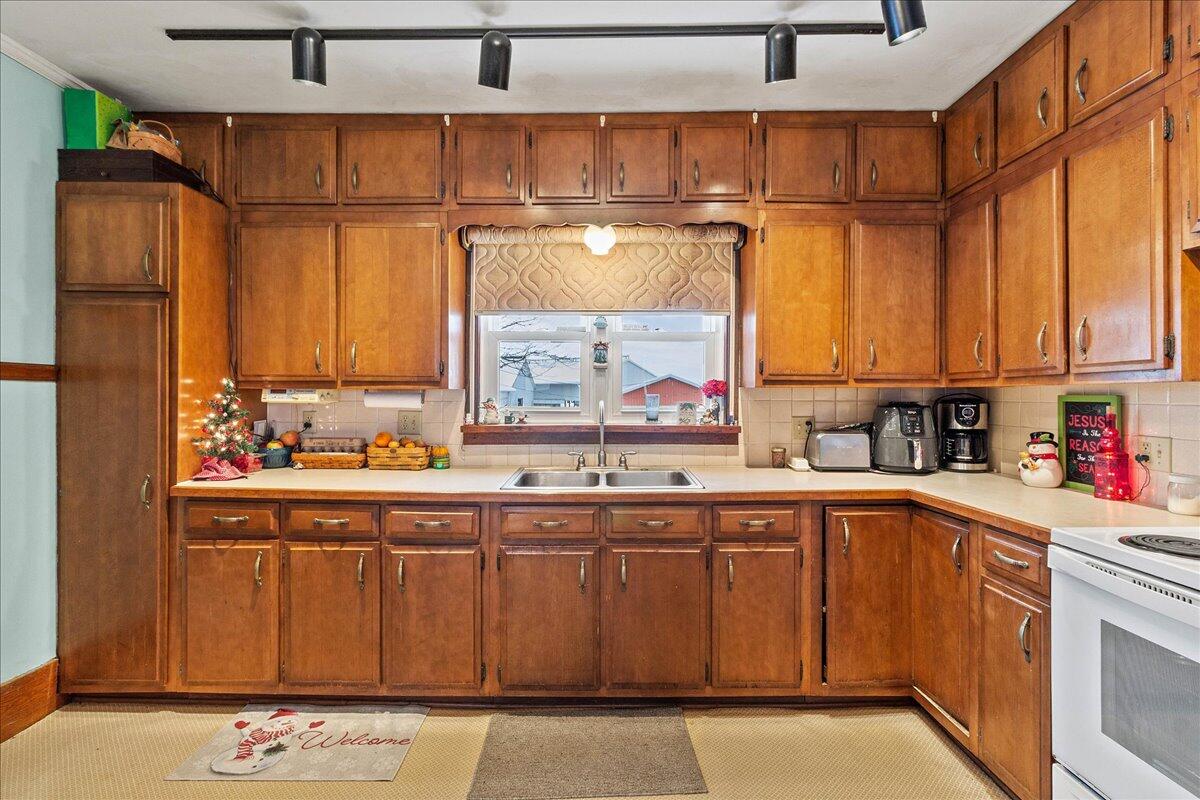 17683 OH-117, Waynesfield, Ohio 45896