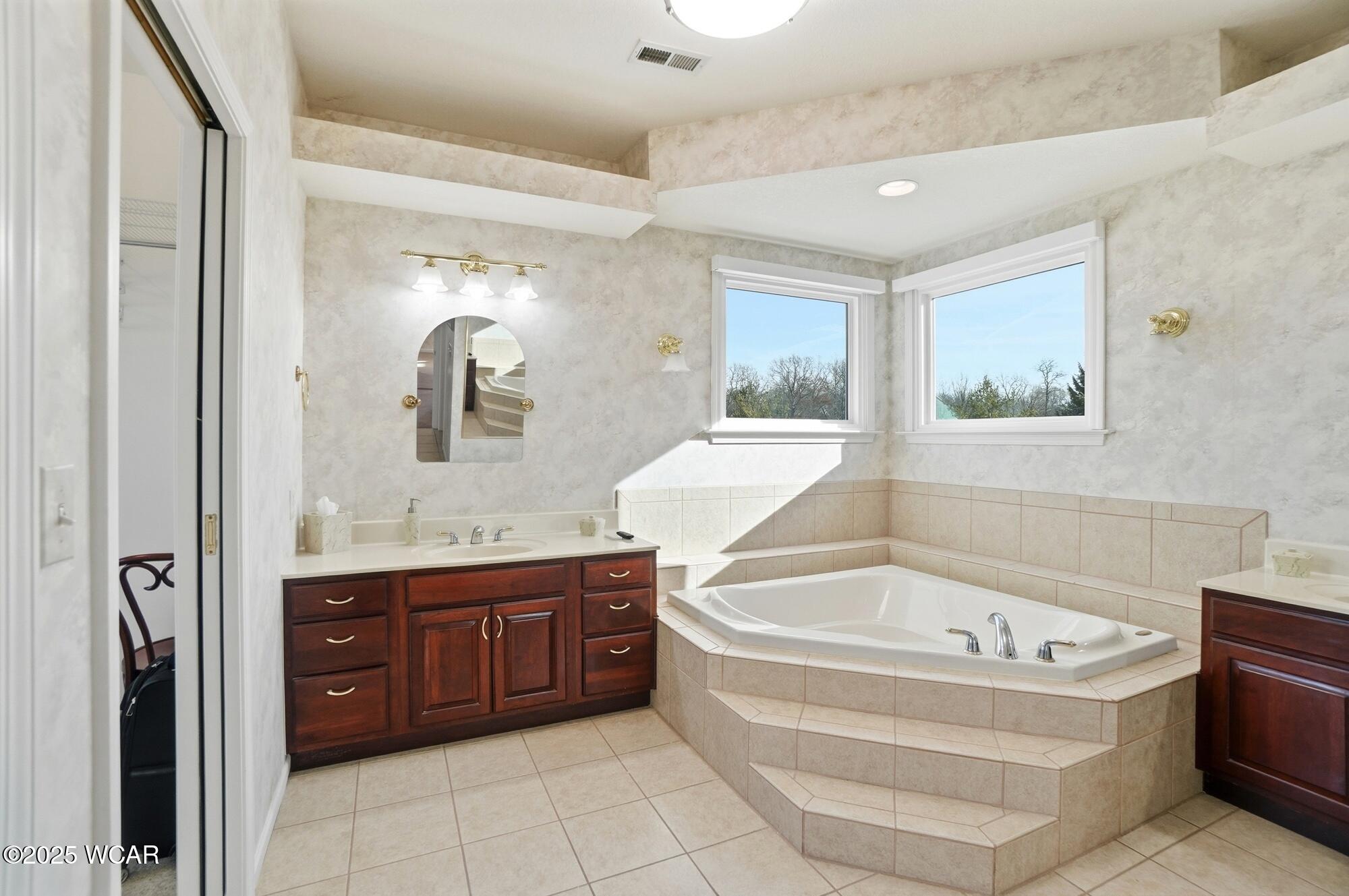 2905 Oak Hill Court, Lima, Ohio