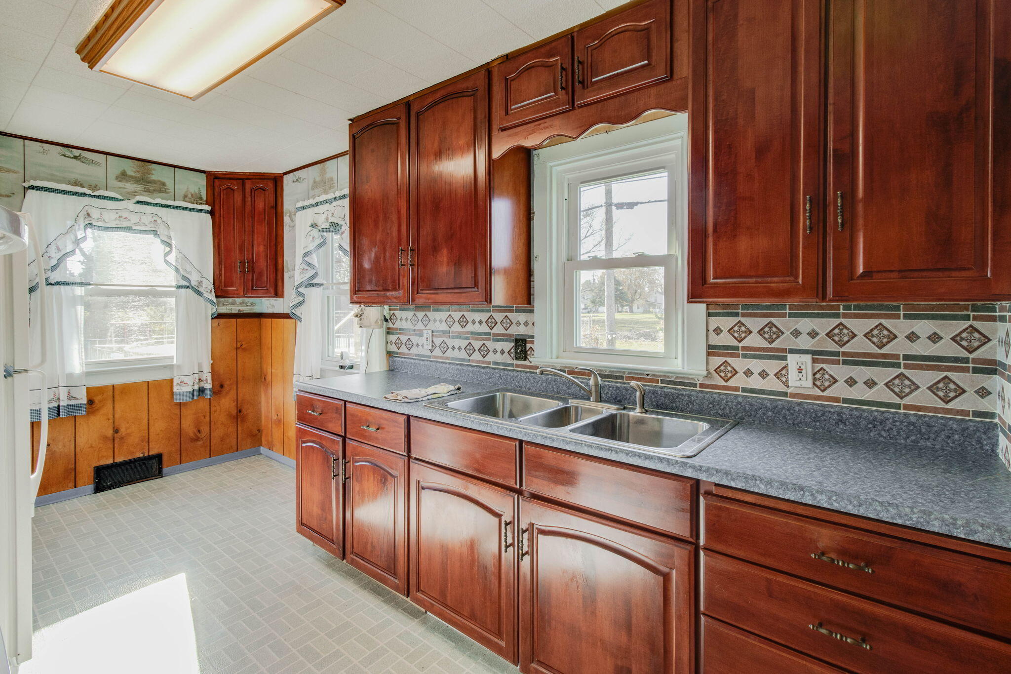 207 Roseland Avenue, Springfield, Ohio 45503