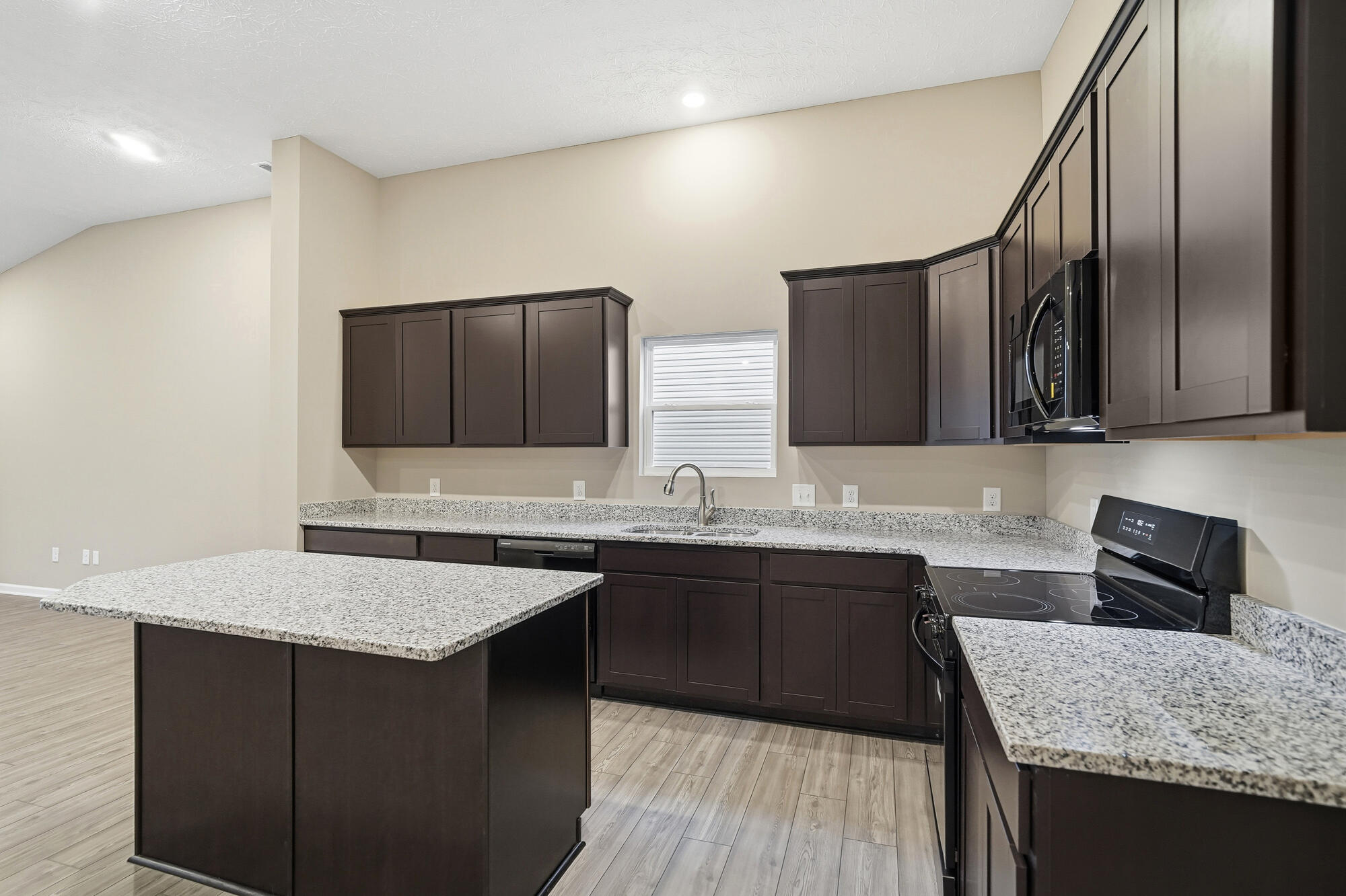 4016 Chakeres Avenue, Springfield, Ohio 45505