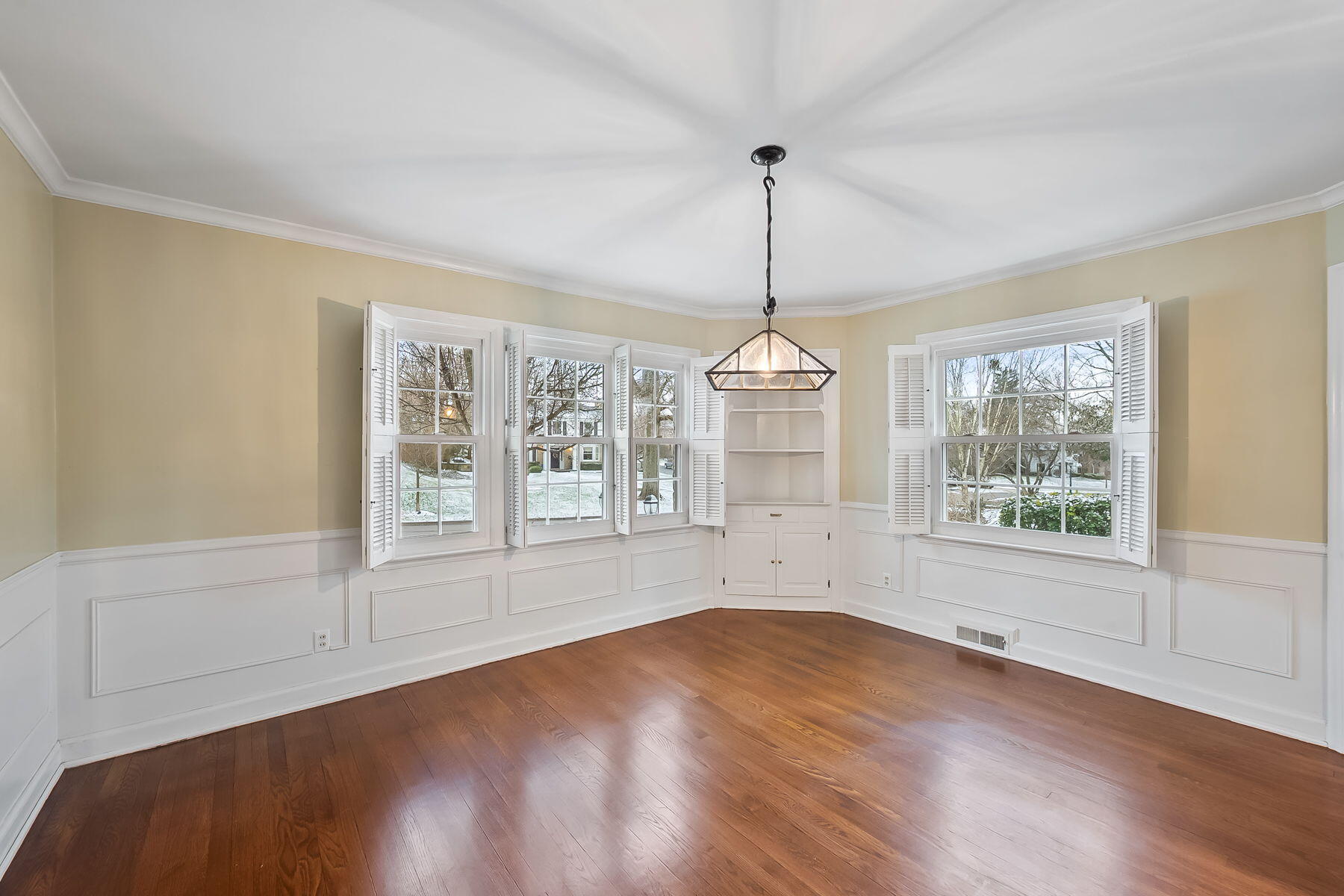 2295 Oxford Road, Upper Arlington, Ohio 43221