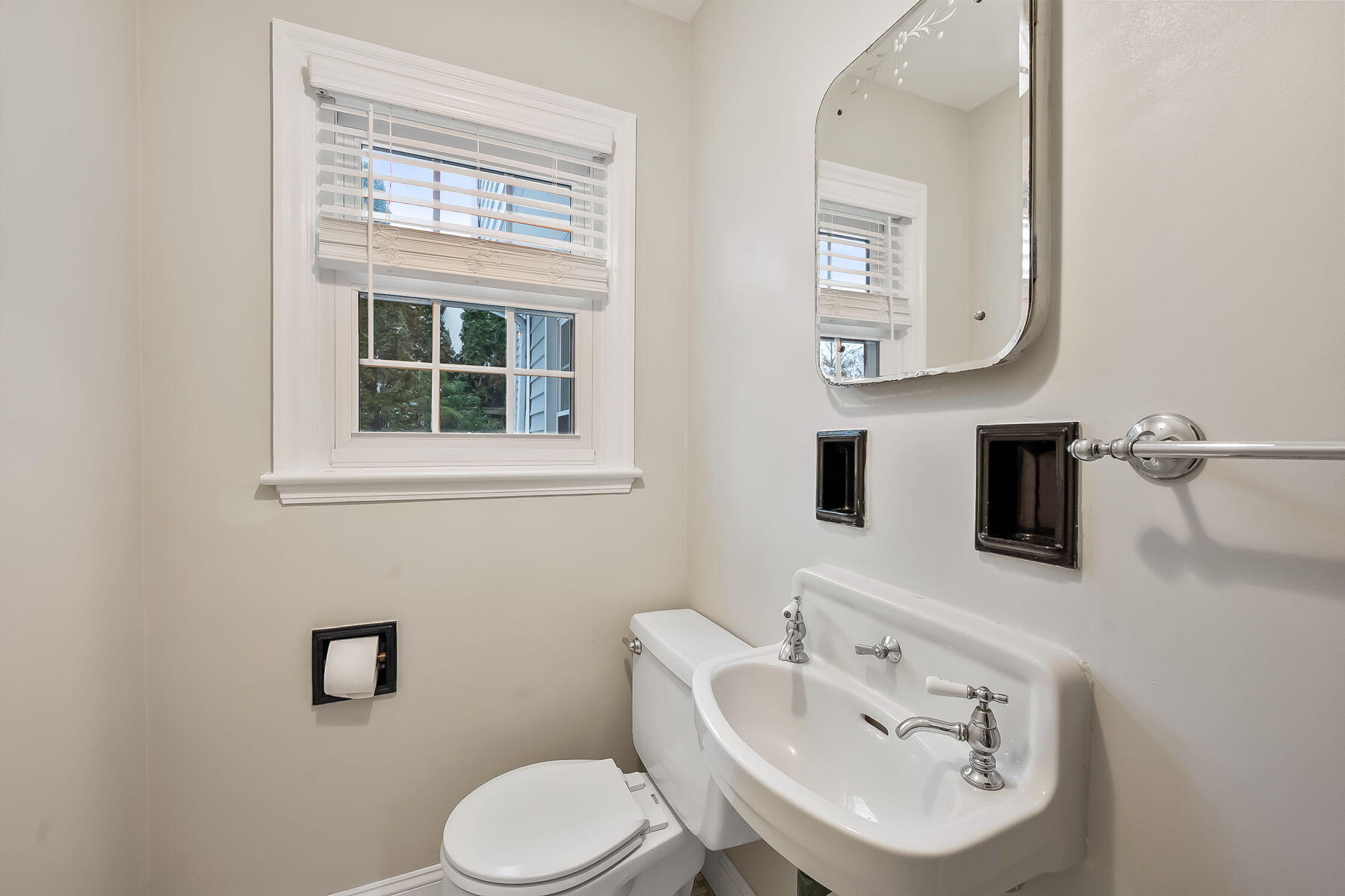 2295 Oxford Road, Upper Arlington, Ohio 43221