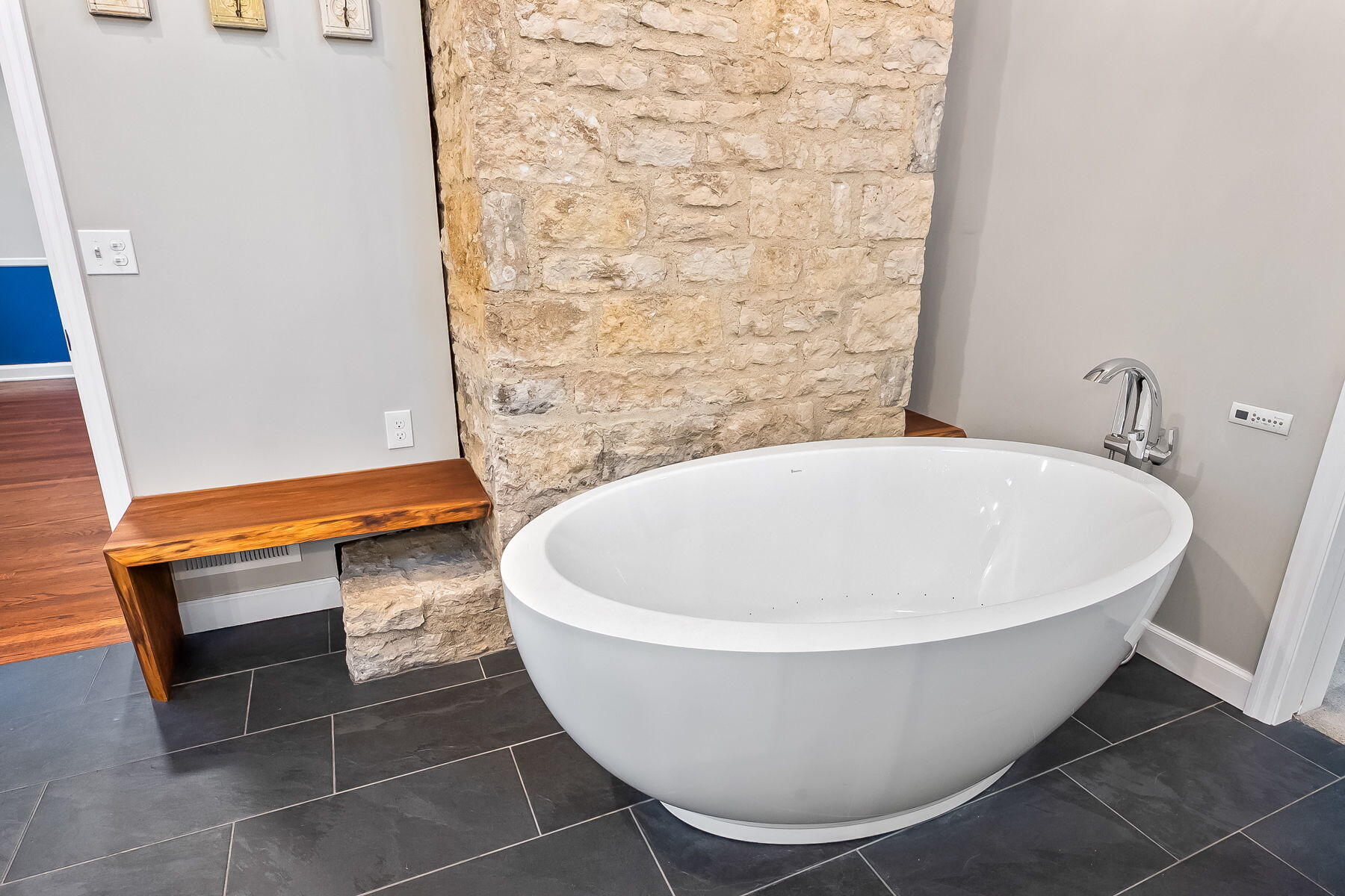 2295 Oxford Road, Upper Arlington, Ohio 43221