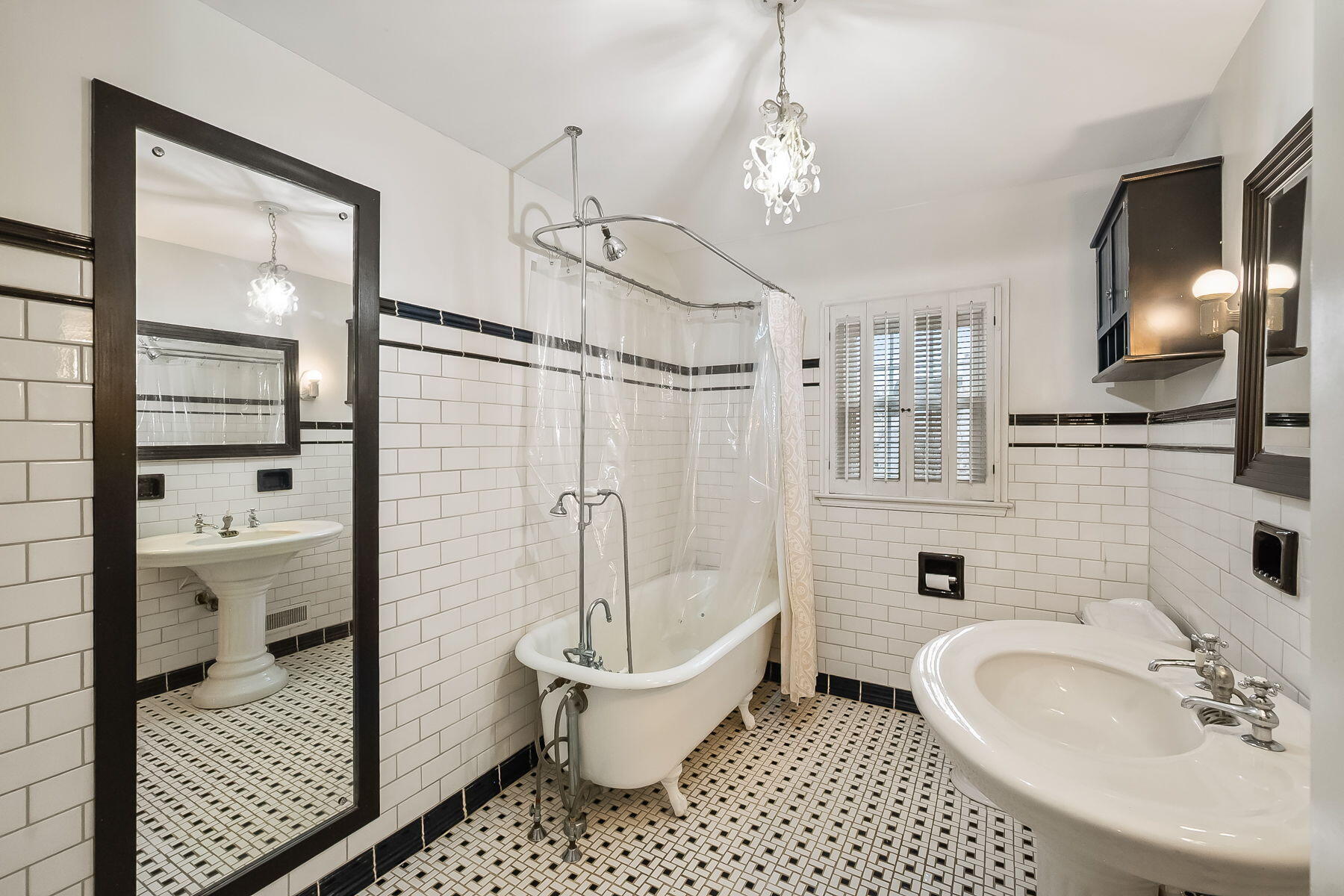 2295 Oxford Road, Upper Arlington, Ohio 43221