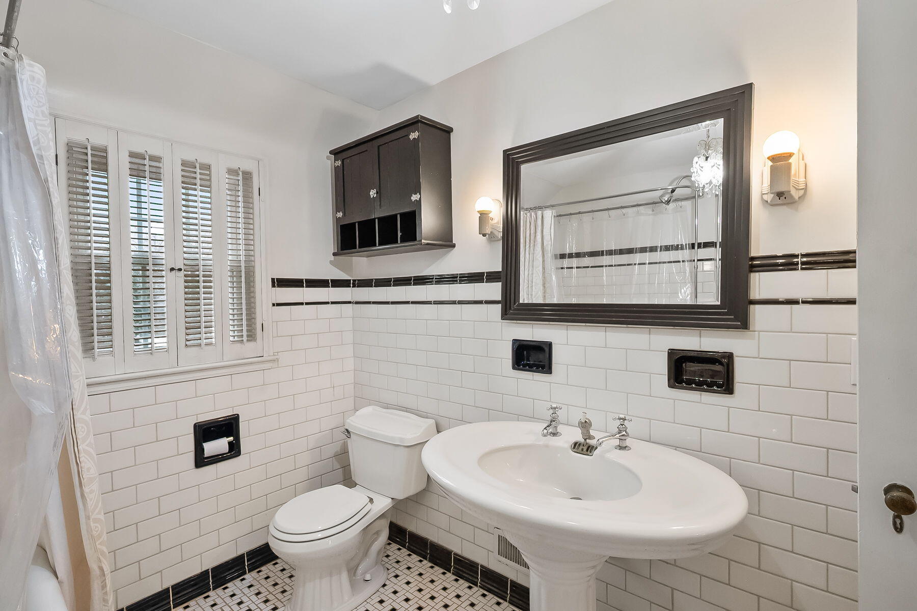 2295 Oxford Road, Upper Arlington, Ohio 43221