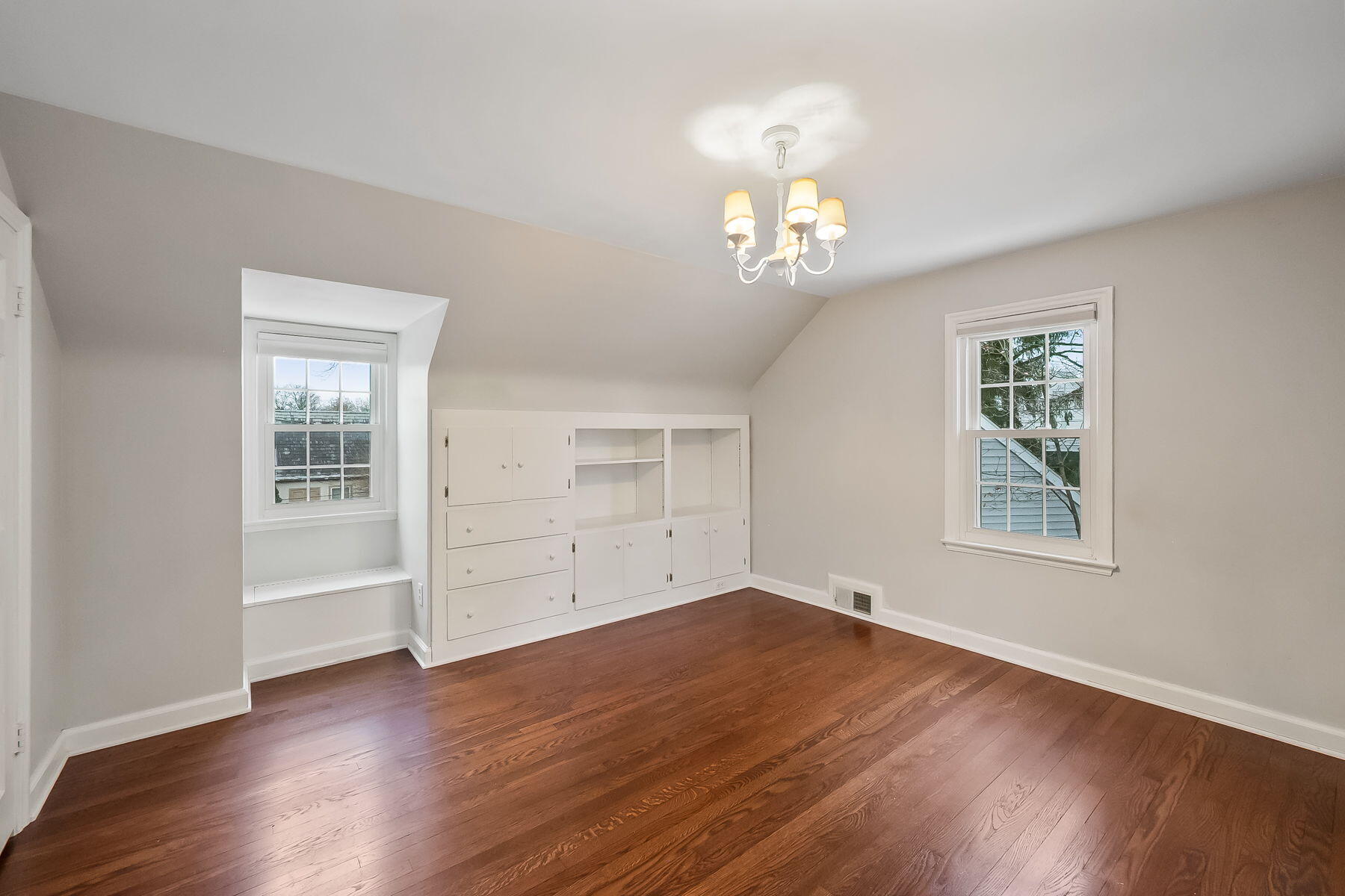 2295 Oxford Road, Upper Arlington, Ohio 43221