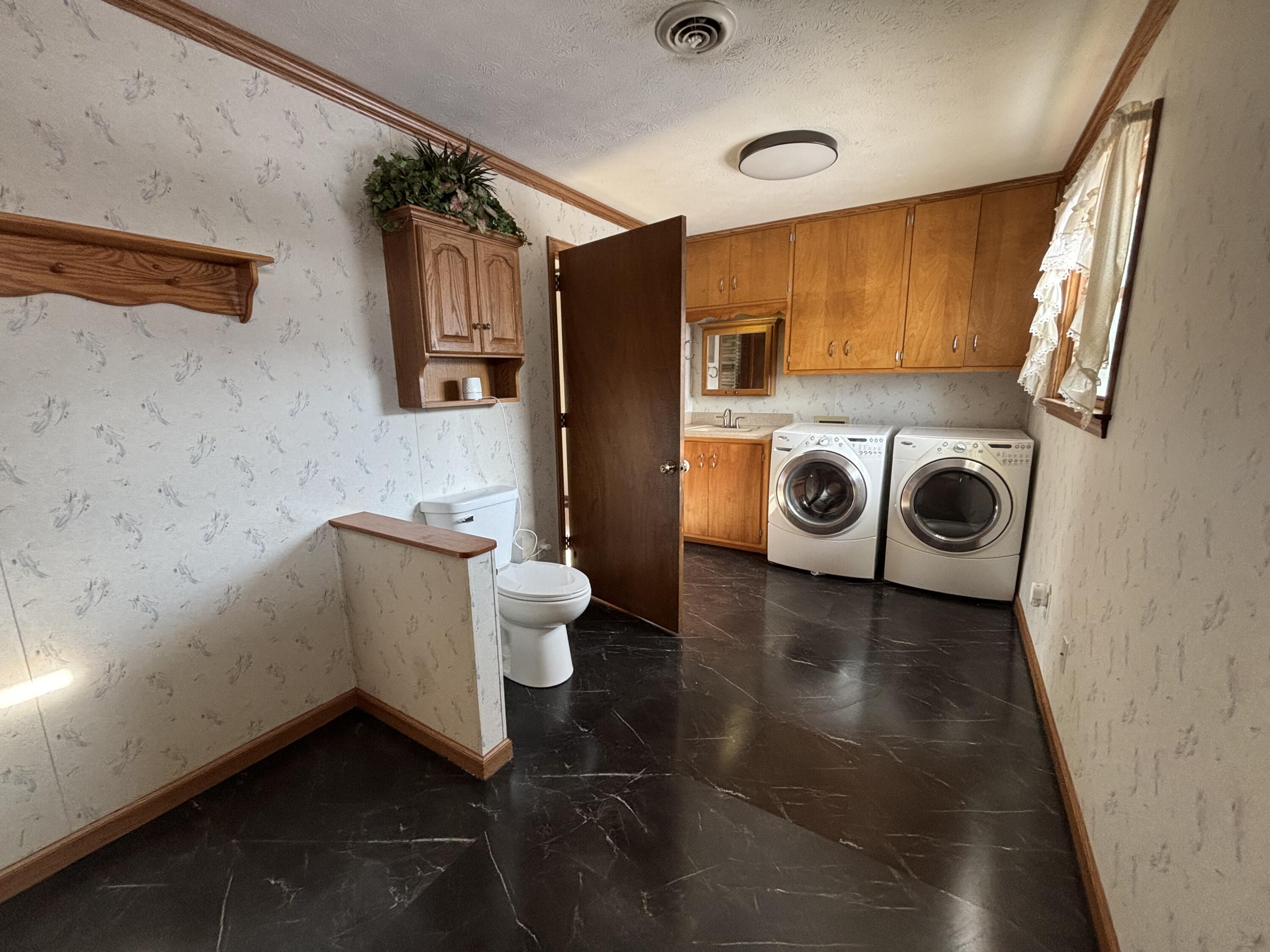 101 Island Avenue, Jackson Center, Ohio 45334