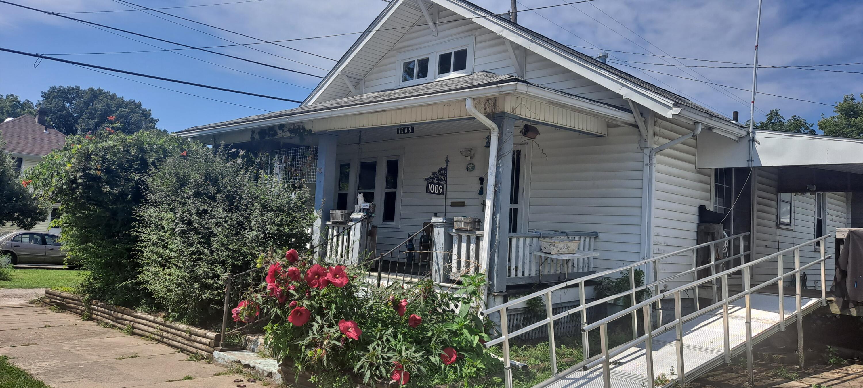 1009 Elm Street, Springfield, Ohio 45503