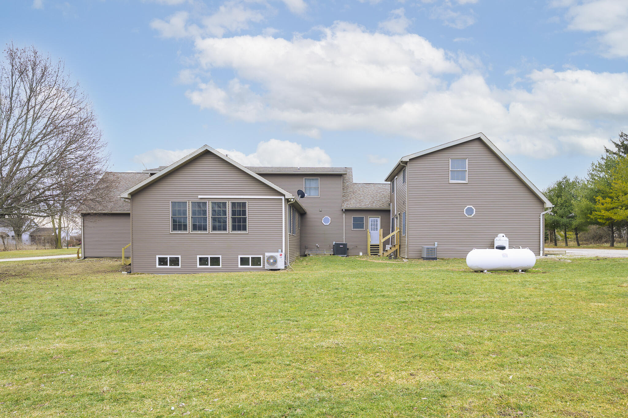 23481 Fairmount Road, Waynesfield, Ohio 45896