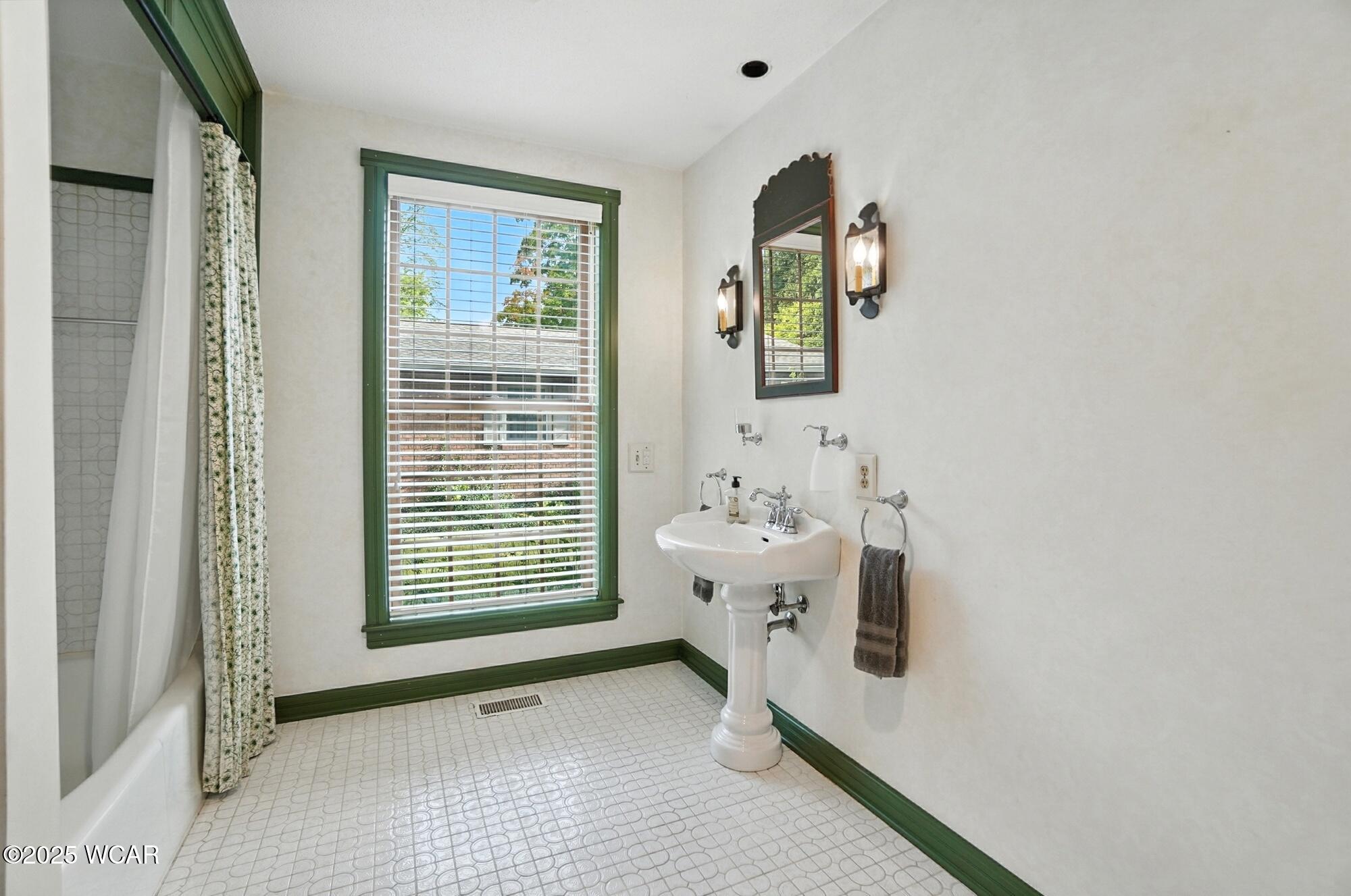 2511 DEBBIE Drive, Lima, Ohio