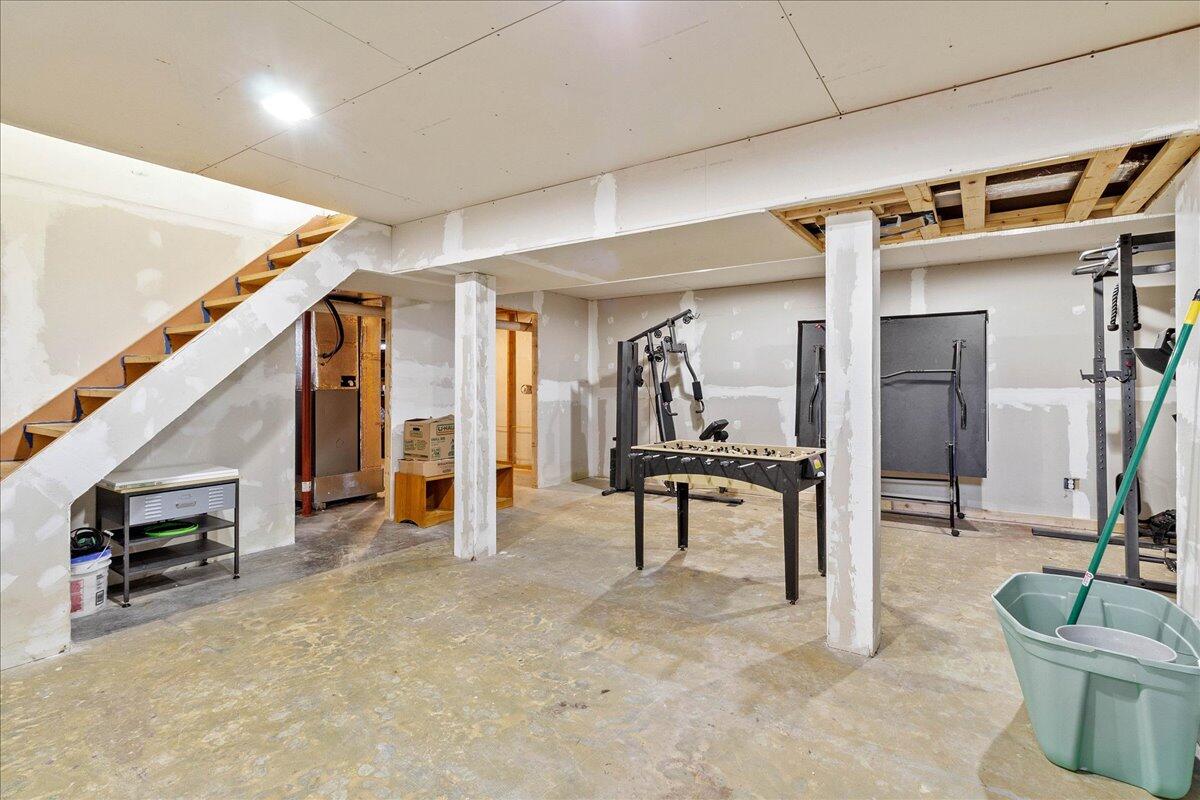 28 Lloyd Drive, North Lewisburg, Ohio 43060