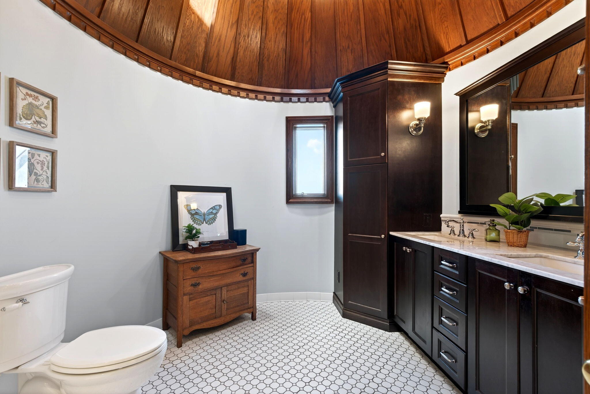 1300 Ginghamsburg Road, Tipp City, Ohio 45371