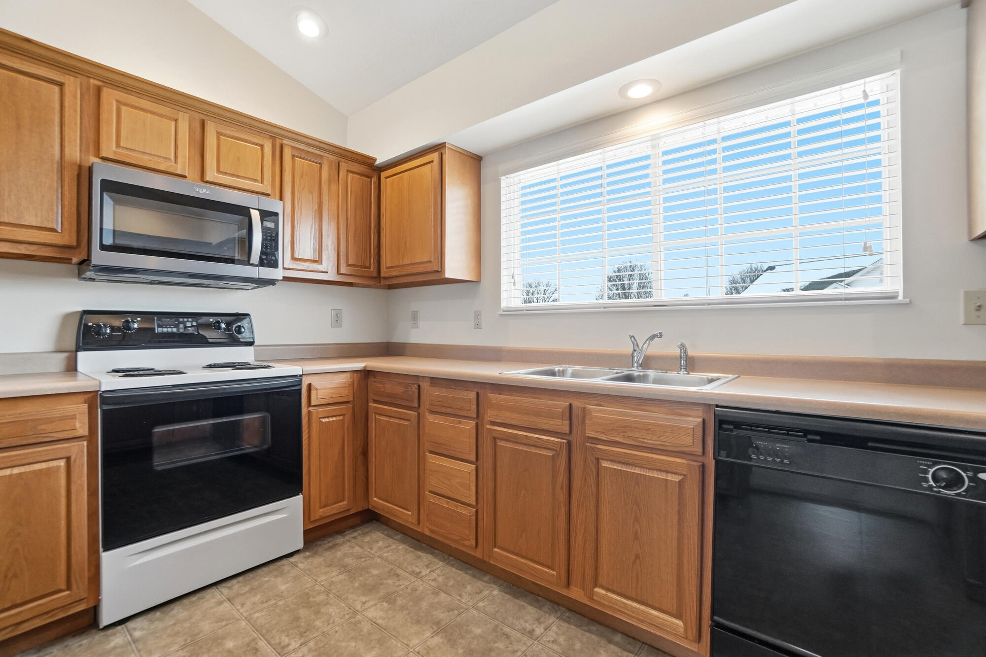 1711 Pinehurst Drive, Springfield, Ohio 45502