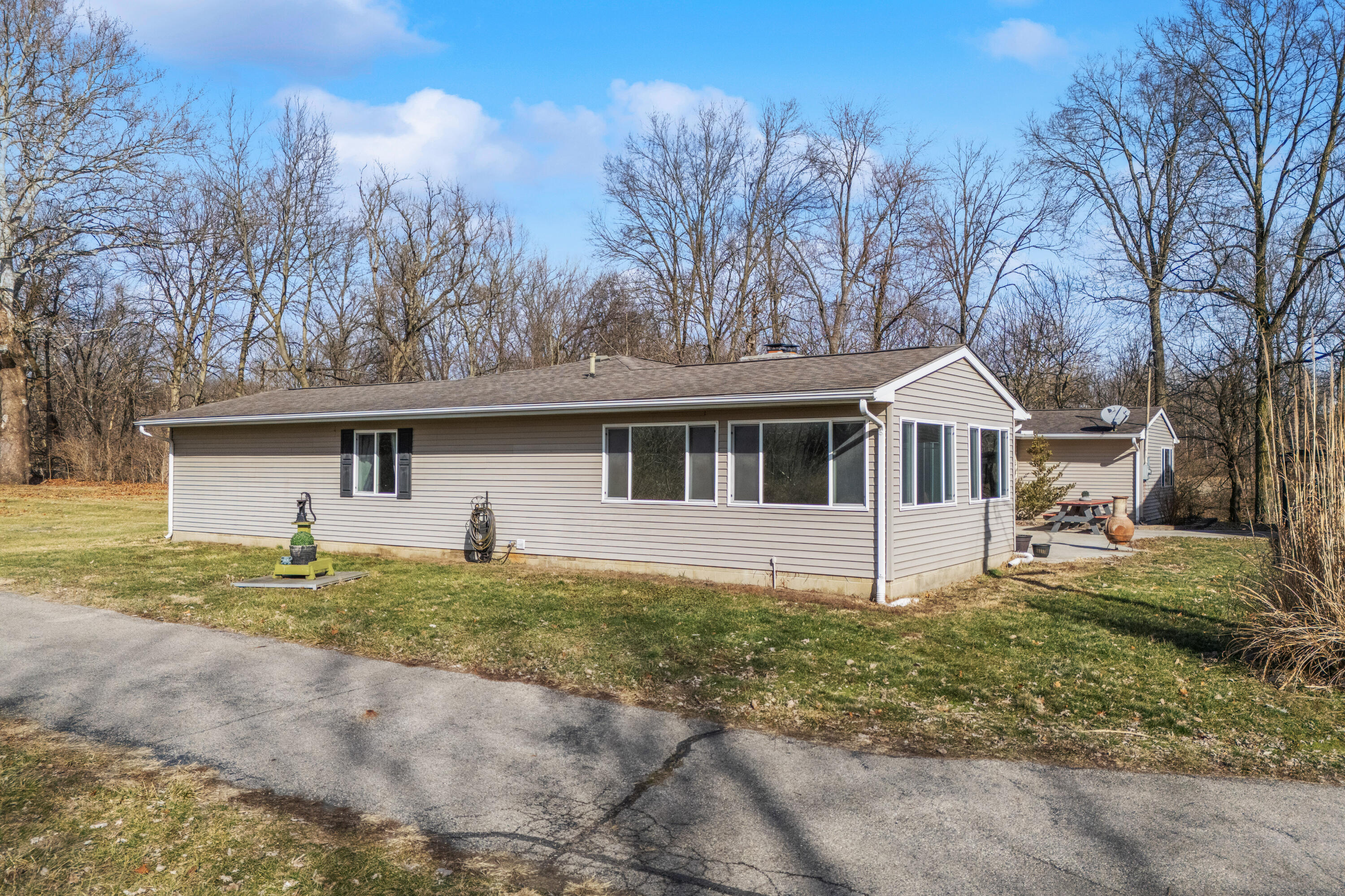 3183 Lower Valley Pike, Springfield, Ohio 45506