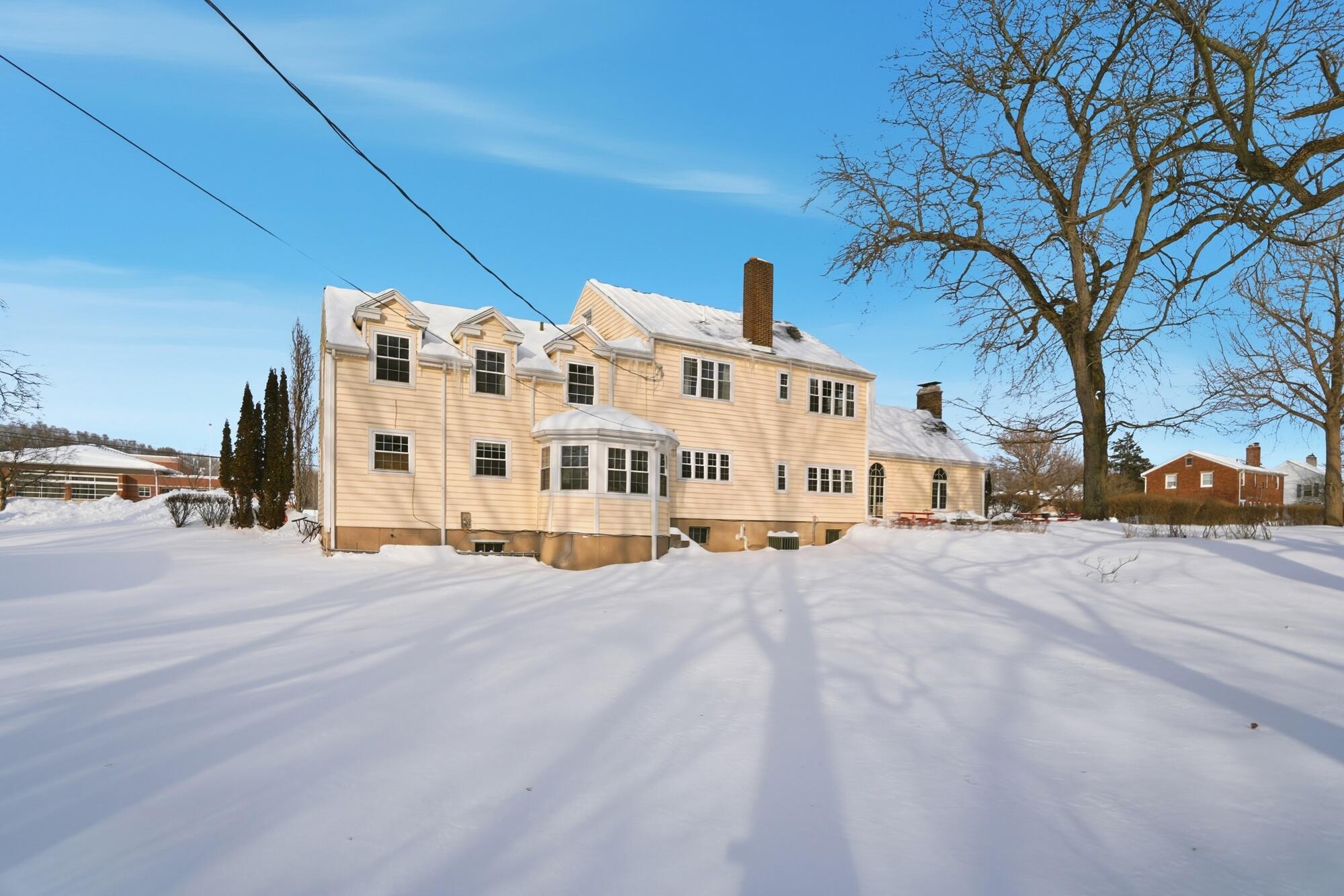 825 Mccreight Avenue, Springfield, Ohio 45503