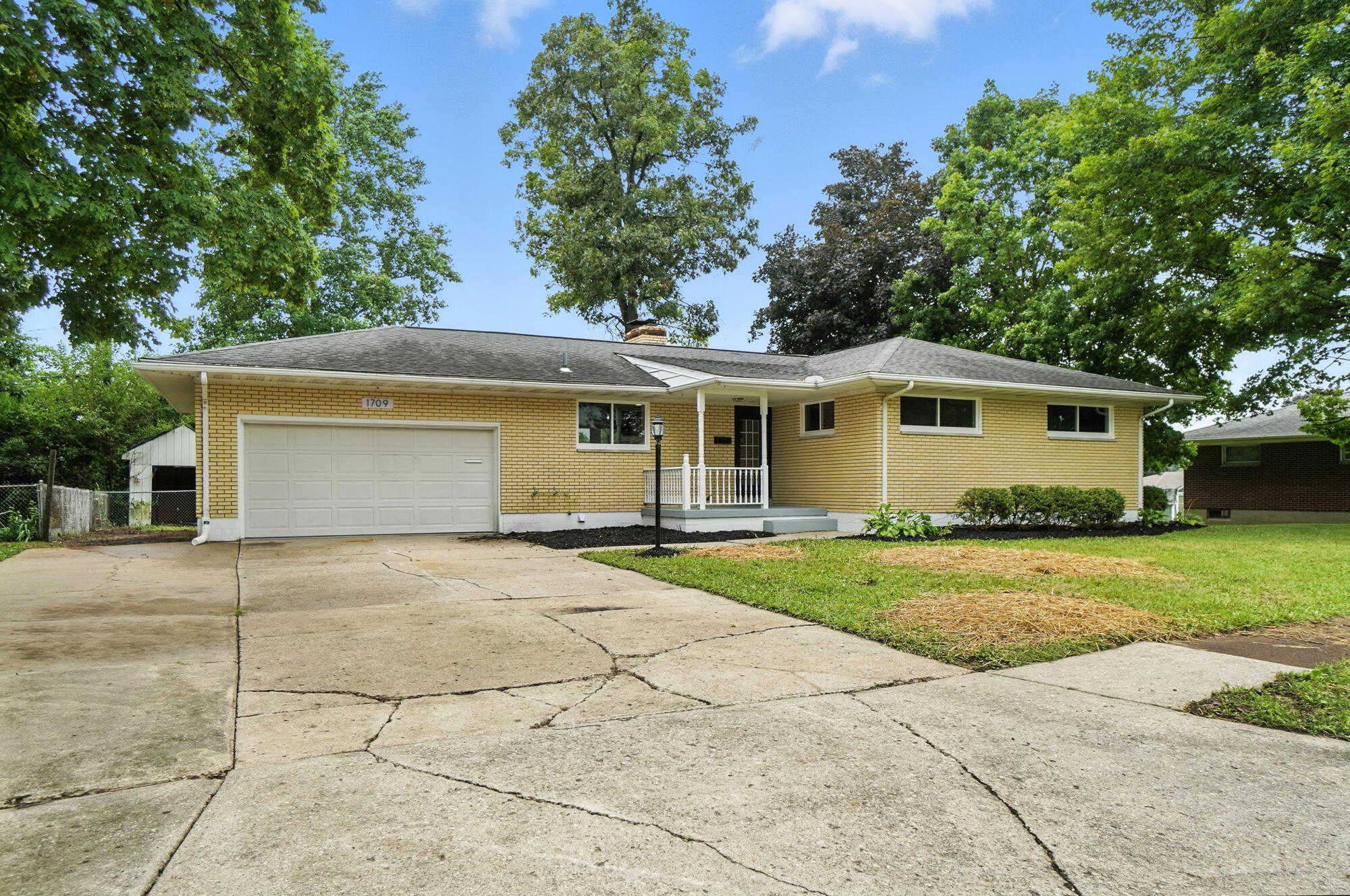 1709 Thomas Drive, Springfield, Ohio 45503