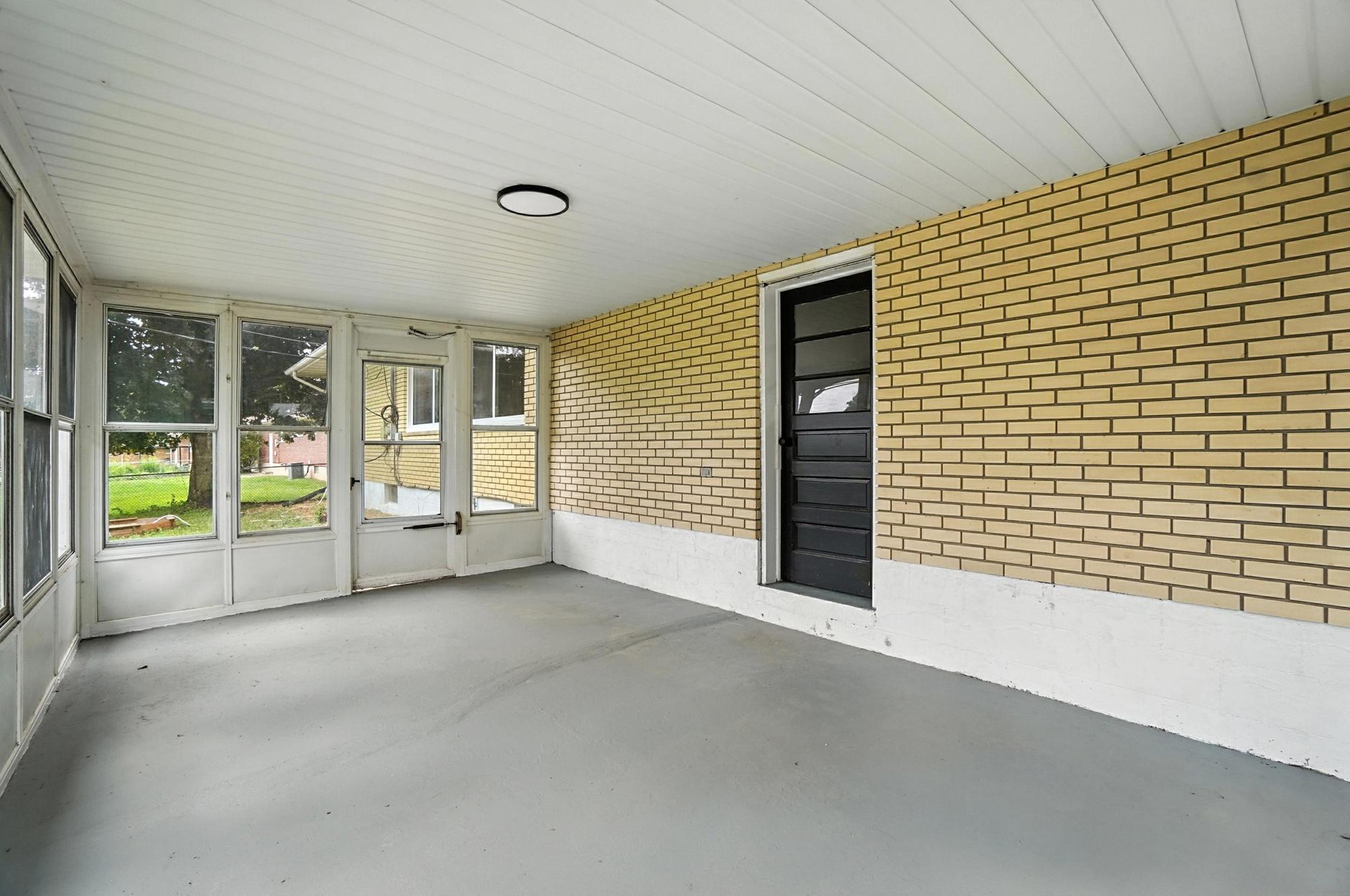 1709 Thomas Drive, Springfield, Ohio 45503