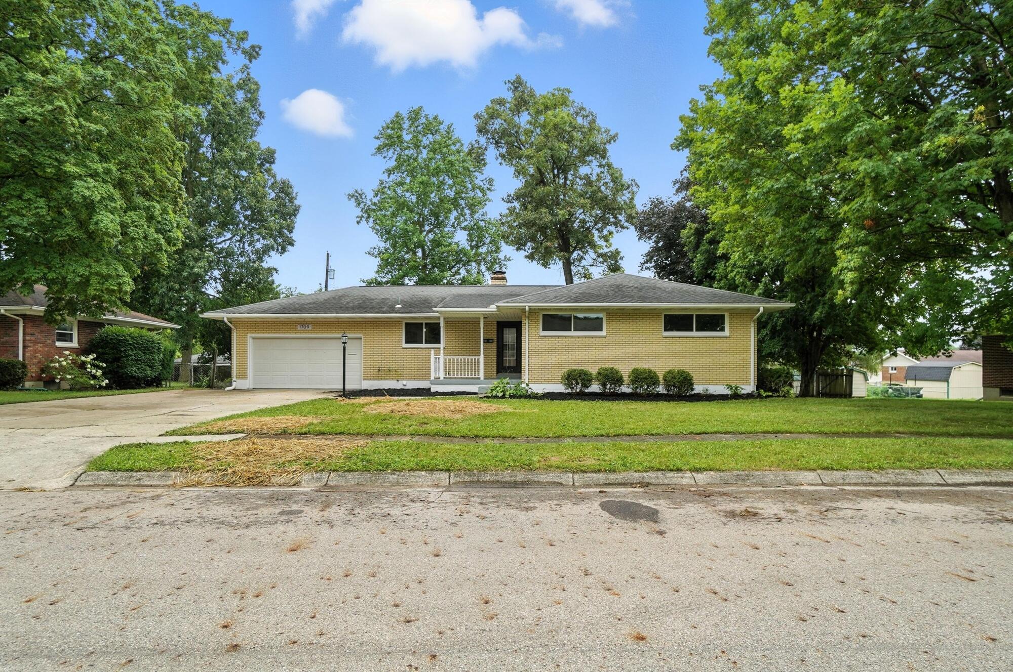 1709 Thomas Drive, Springfield, Ohio 45503