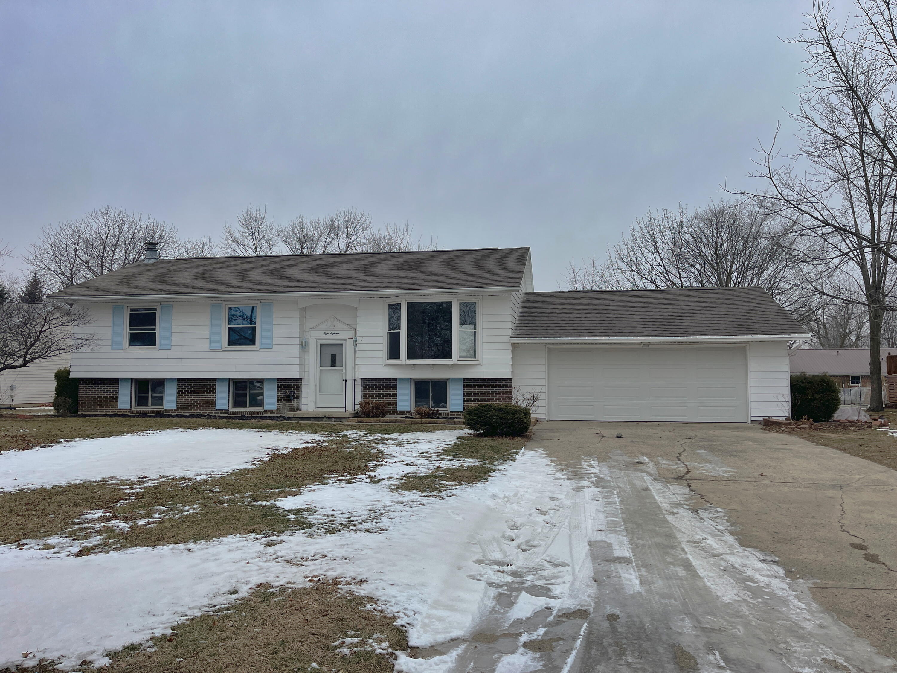 818 Aster Drive, Wapakoneta, Ohio 45895