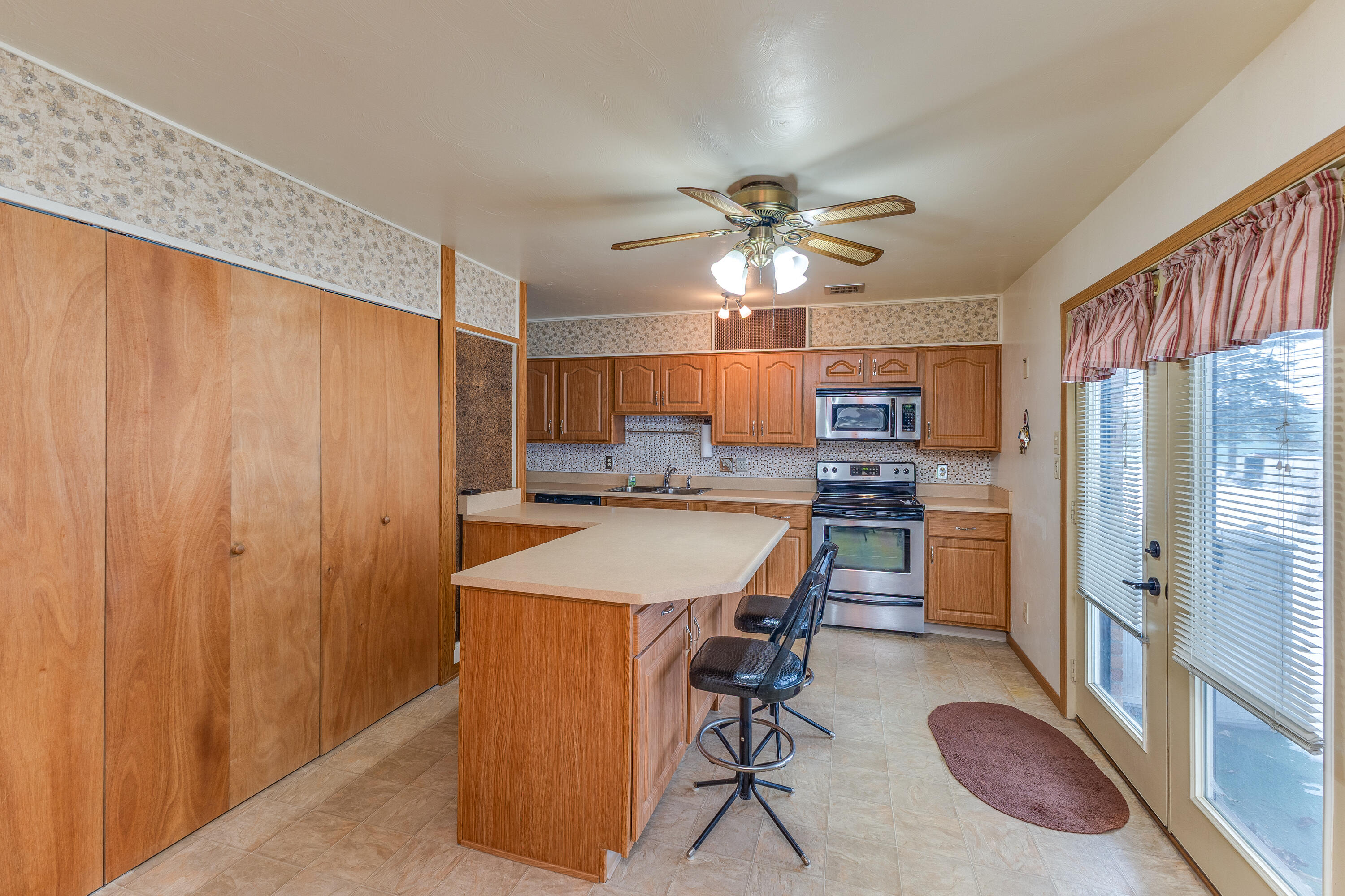 208 Shaw Road, Englewood, Ohio 45322