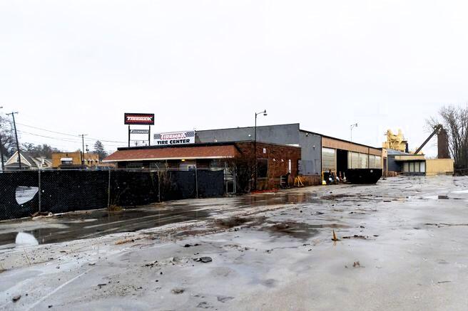 2555 Dorr Street, Toledo, Ohio 43606