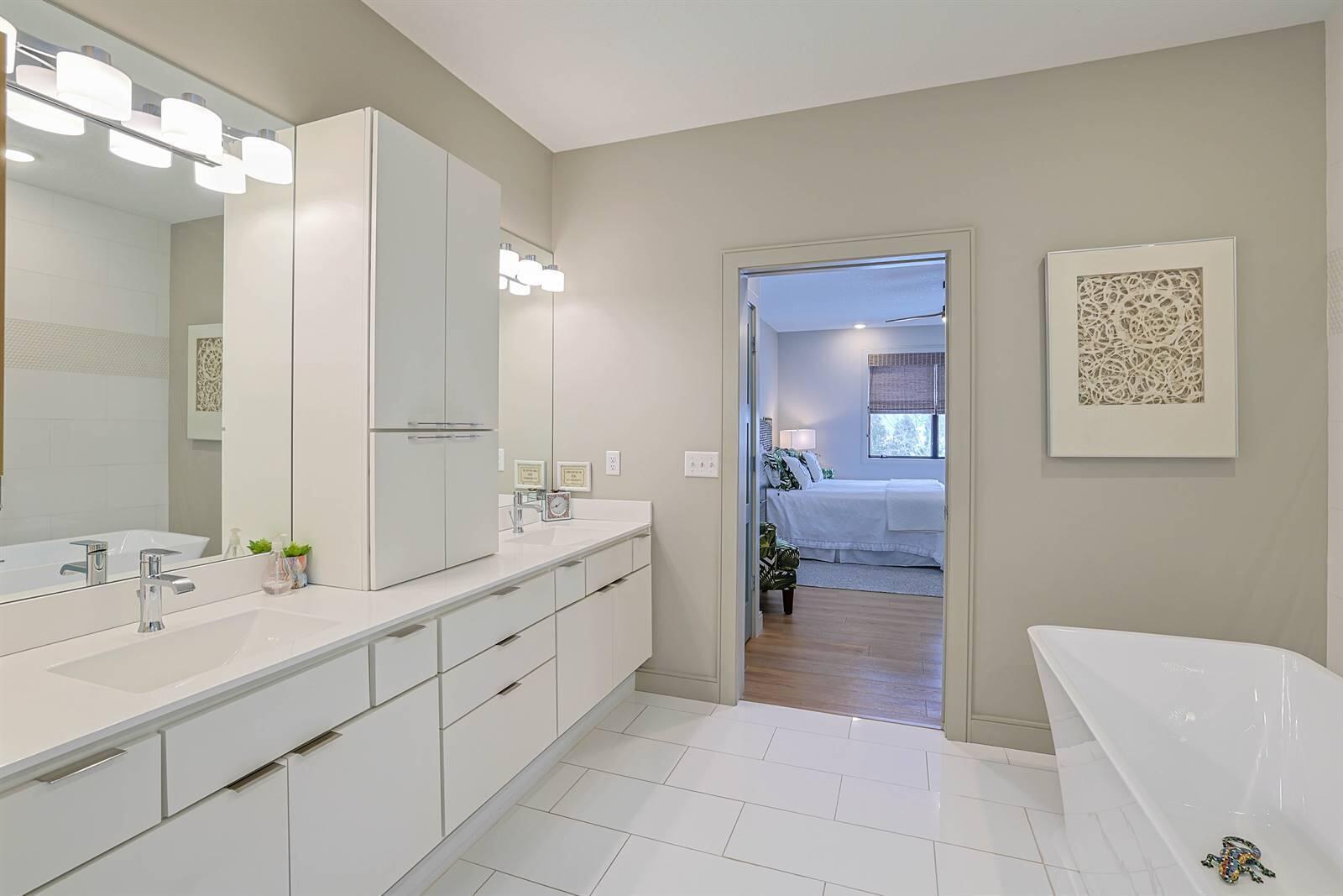 802 Pebble Place, Tipp City, Ohio 45371