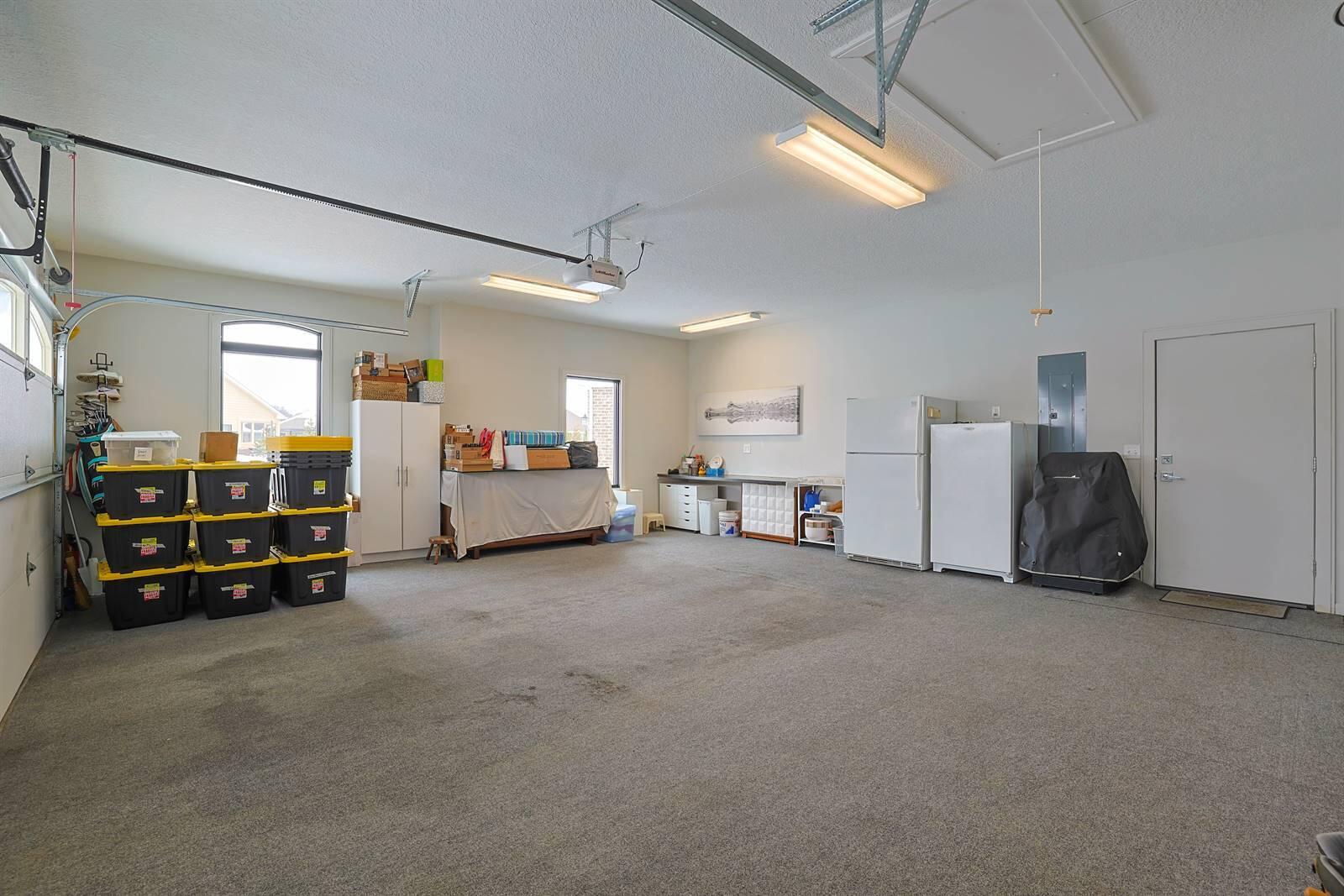 802 Pebble Place, Tipp City, Ohio 45371