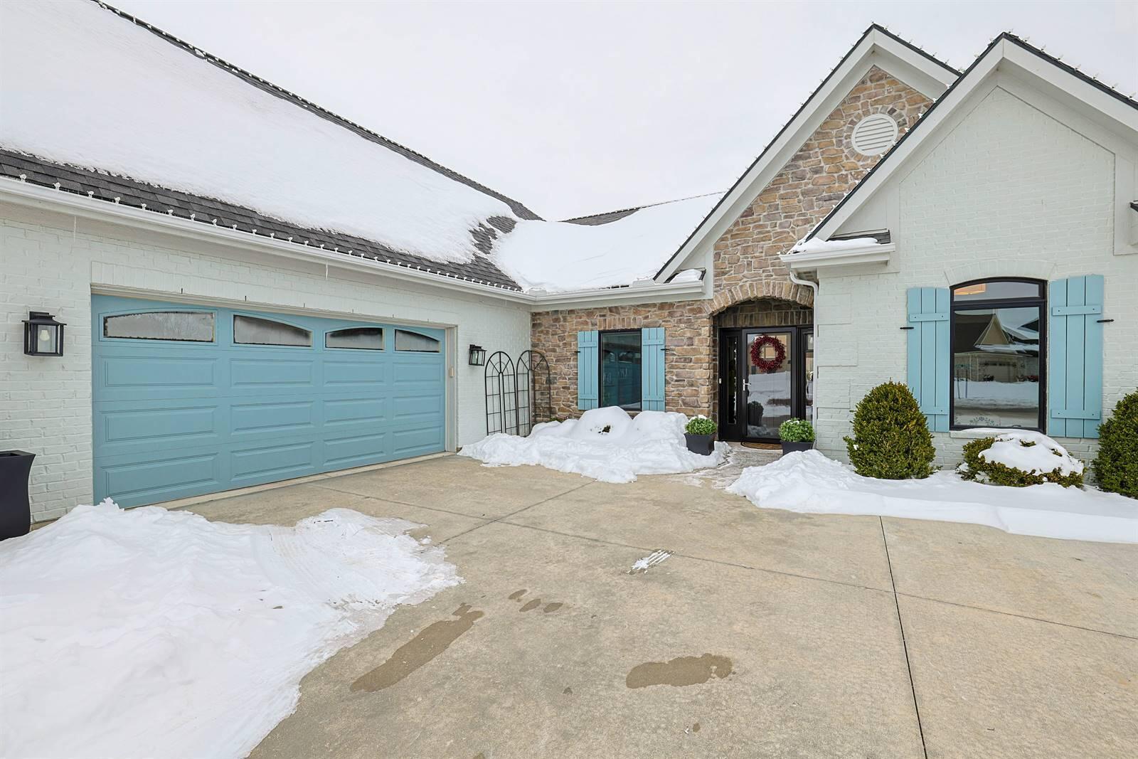 802 Pebble Place, Tipp City, Ohio 45371