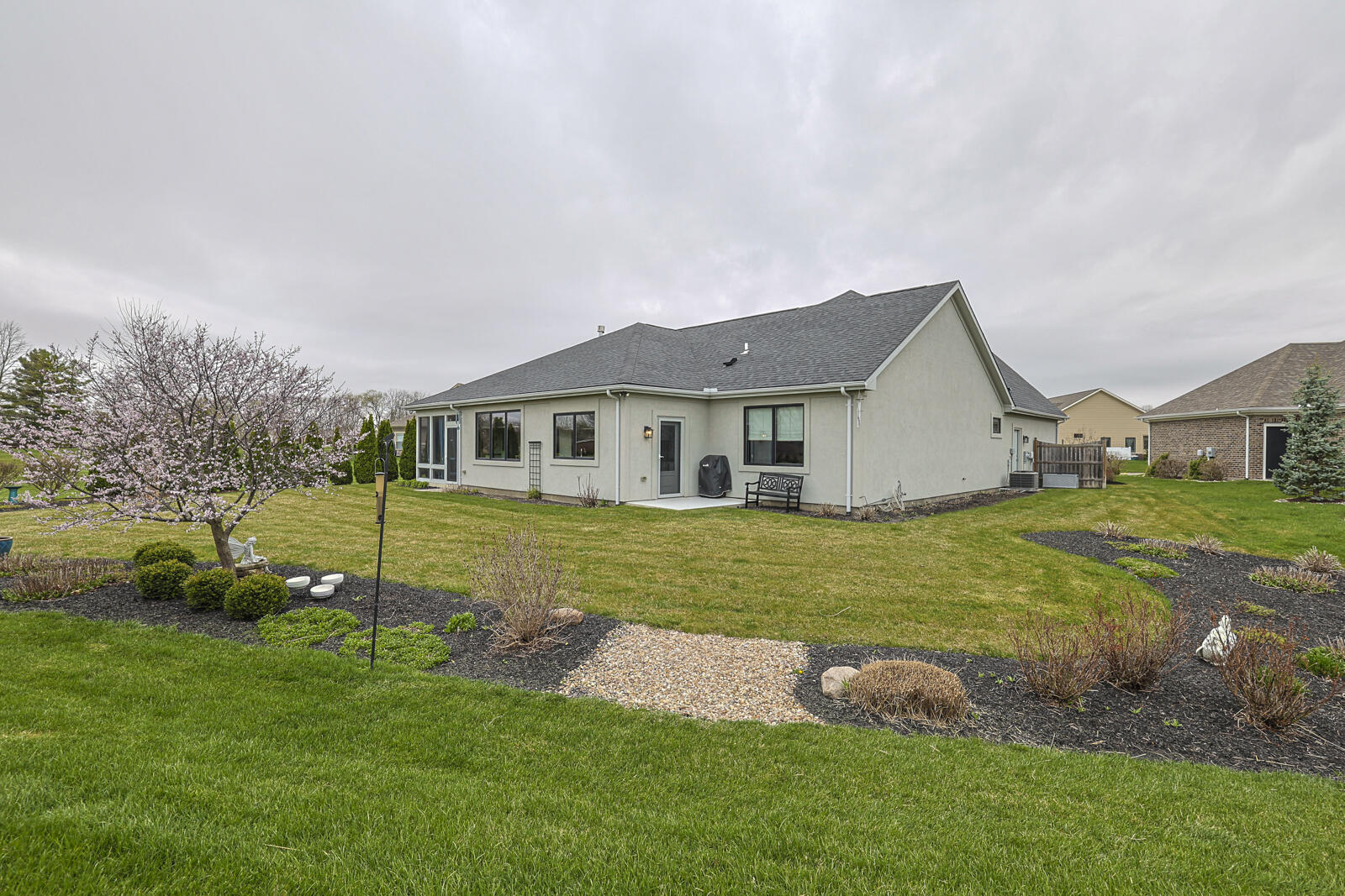 802 Pebble Place, Tipp City, Ohio 45371