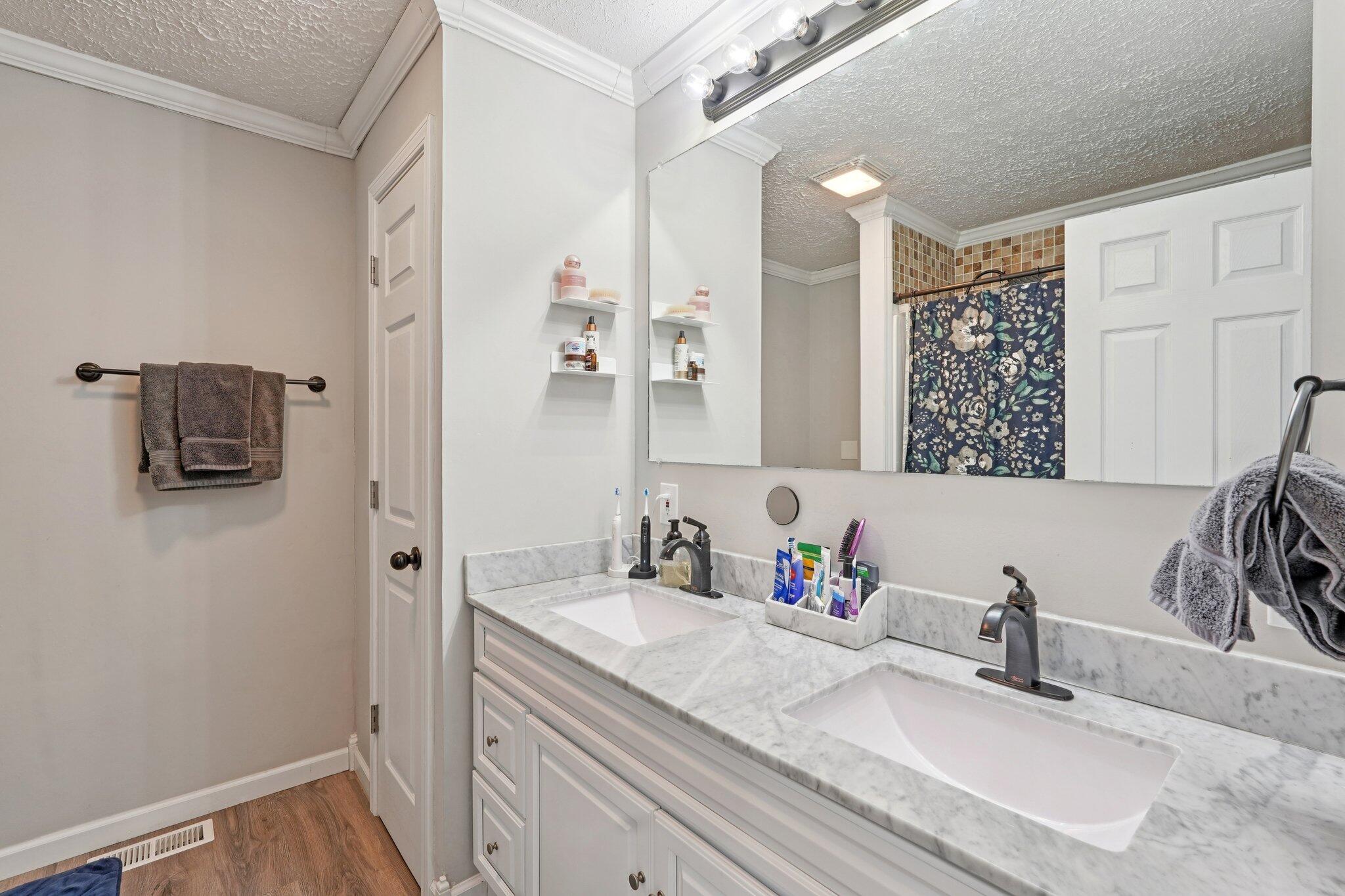 235 Oak Street, London, Ohio 43140