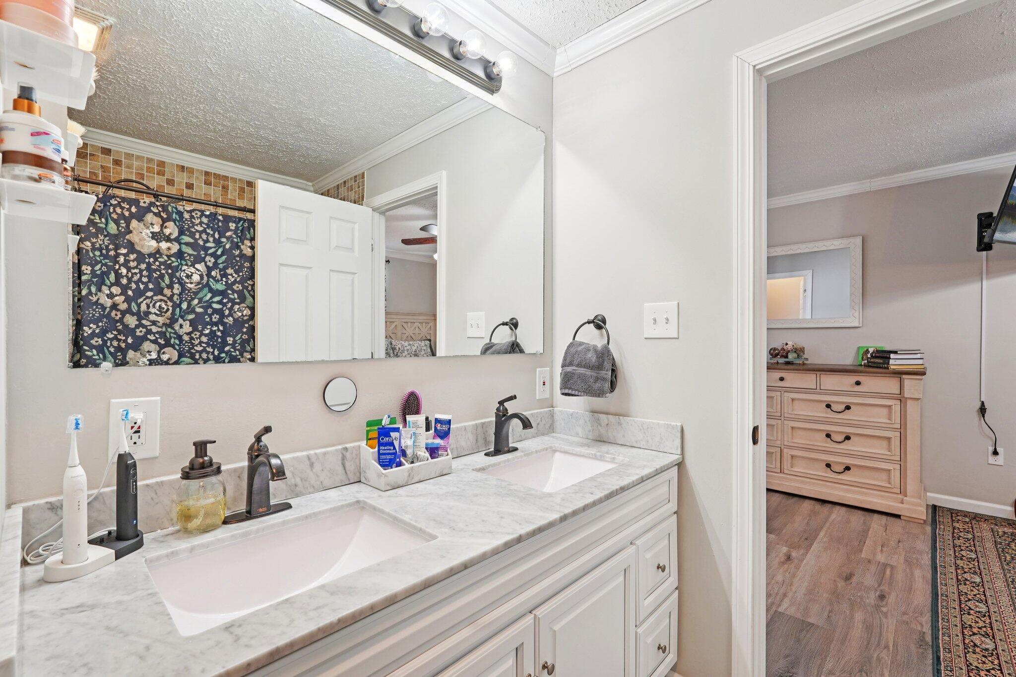 235 Oak Street, London, Ohio 43140