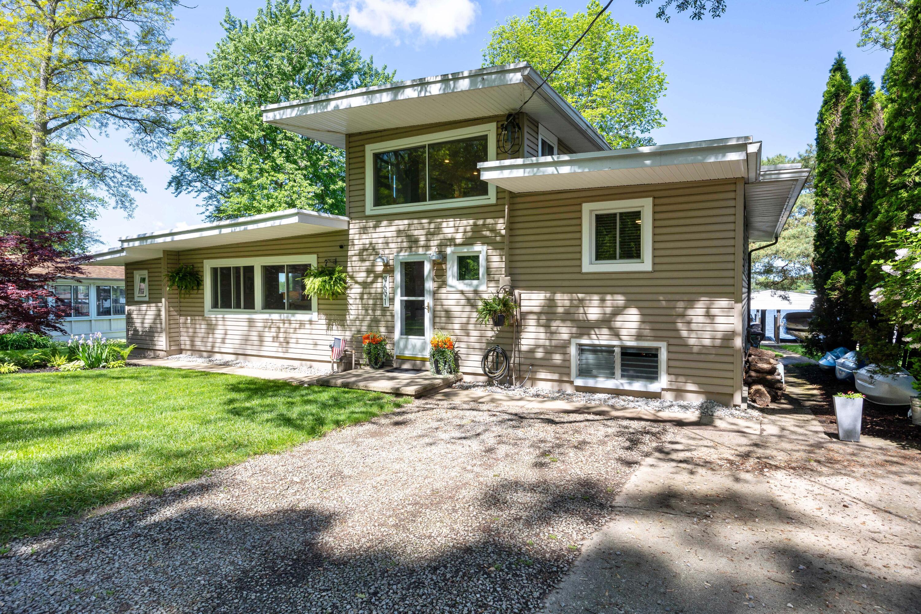 9691 Lake Breeze Drive, Belle Center, Ohio 43310