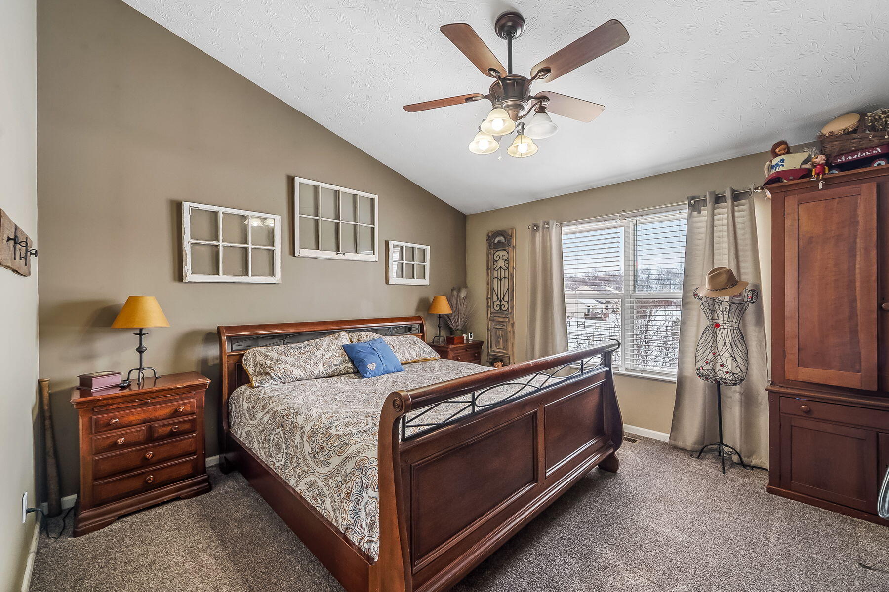 161 Chestnut Estates Drive, Commercial Point, Ohio 43116