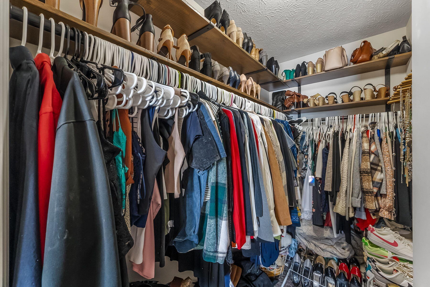 161 Chestnut Estates Drive, Commercial Point, Ohio 43116