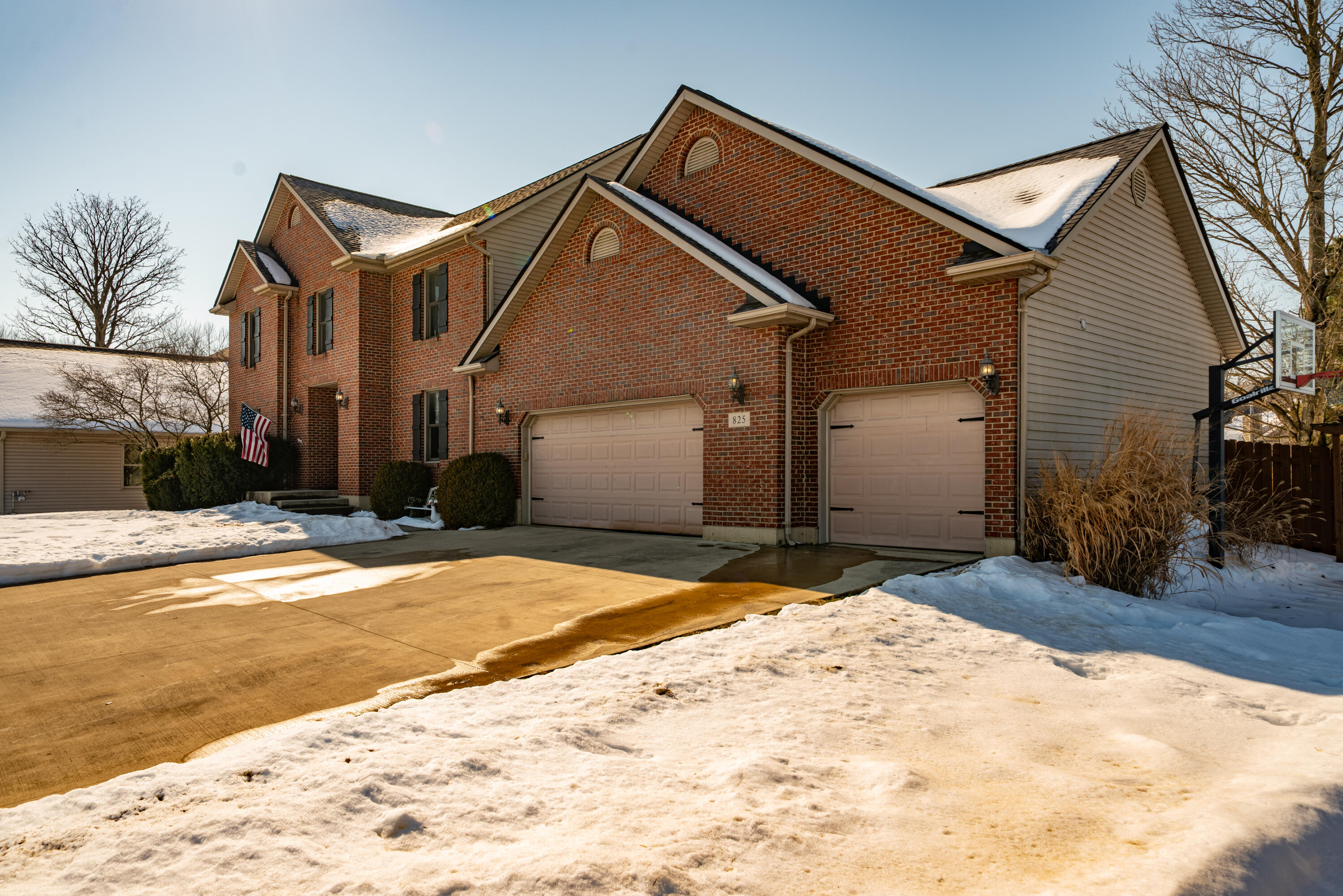 825 Chaucer Lane, Tipp City, Ohio 45371