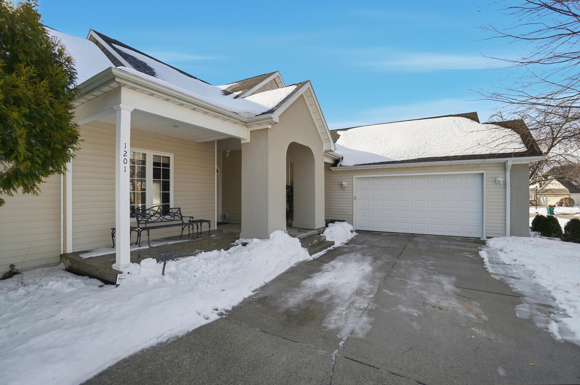 1201 Kingsgate Road, Springfield, Ohio 45503