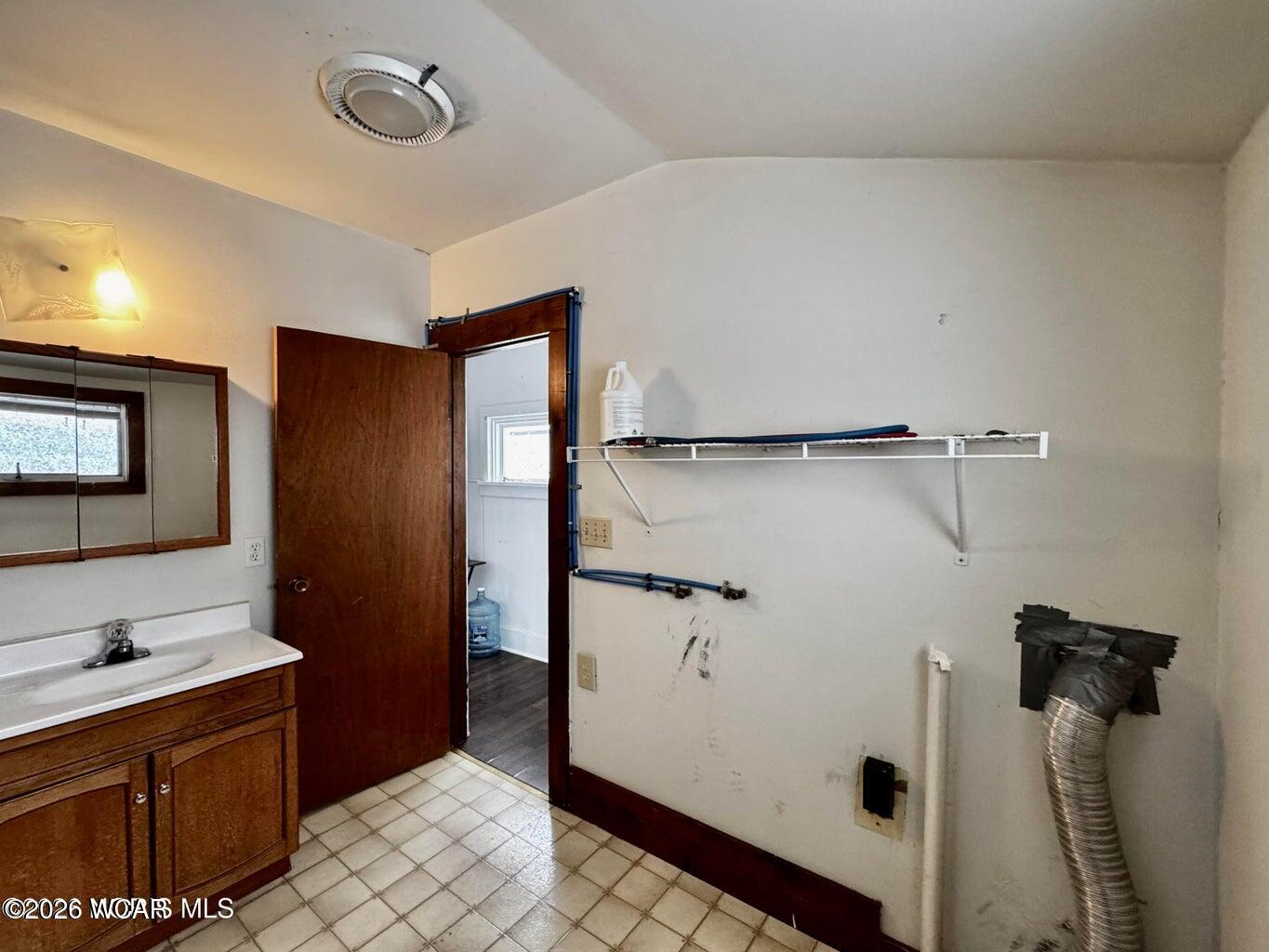 109 PLEASANT Street, Montpelier, Ohio