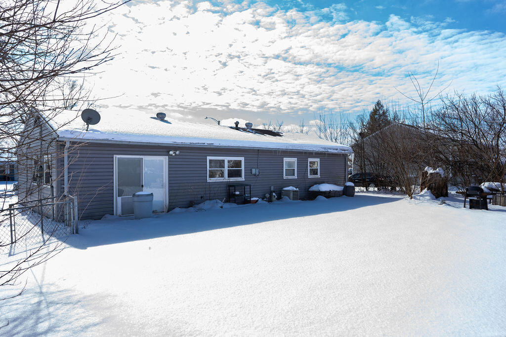 1122 Chalet Avenue, New Carlisle, Ohio 45344