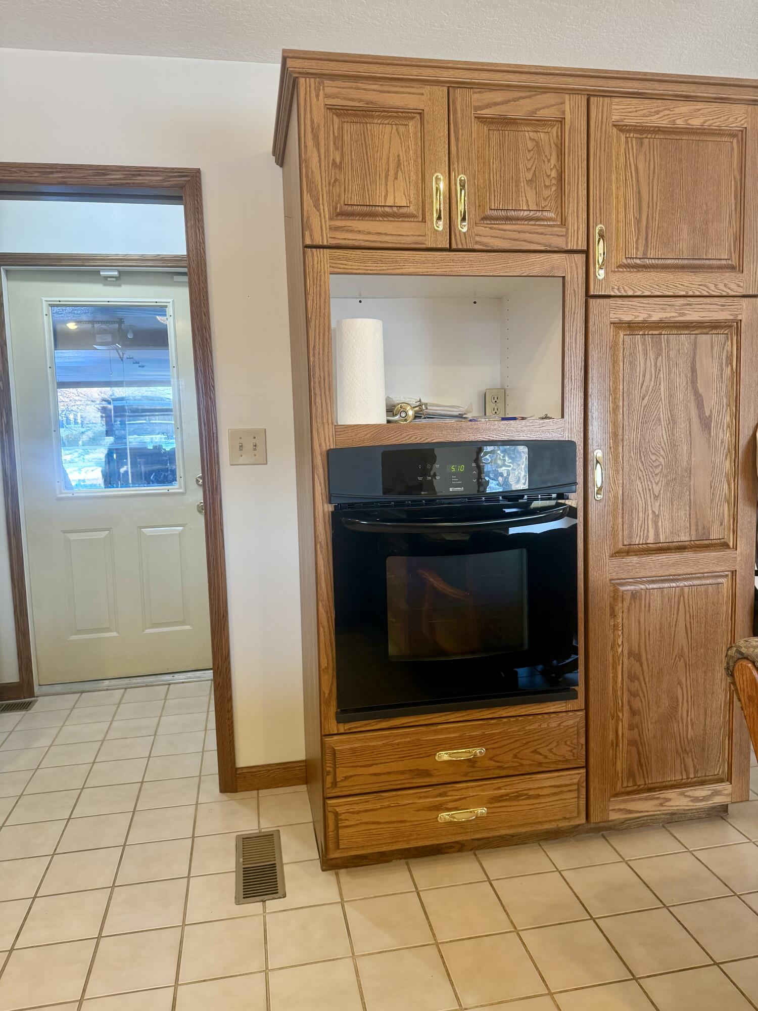 821 Helen Drive, Wapakoneta, Ohio 45895