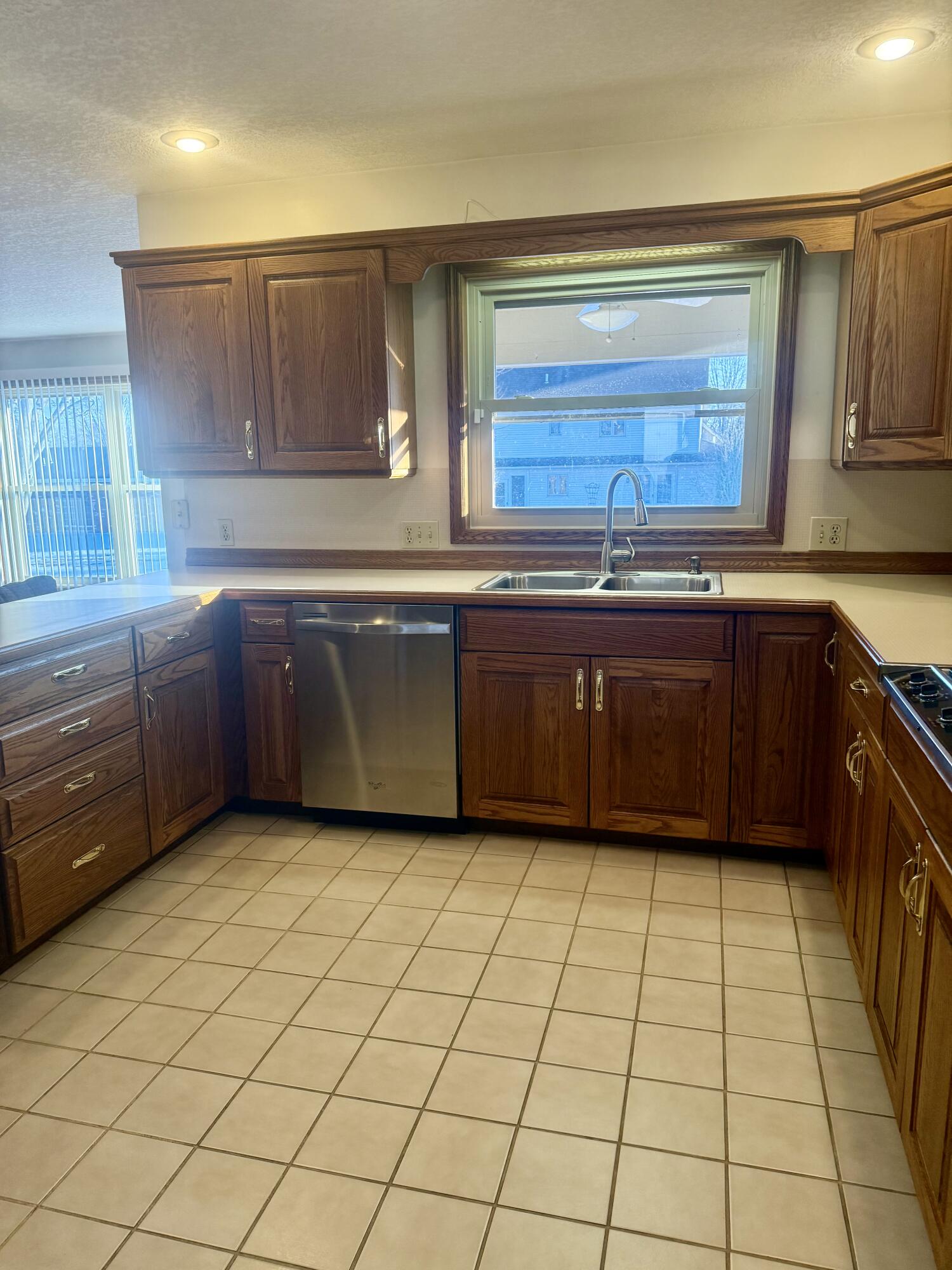 821 Helen Drive, Wapakoneta, Ohio 45895