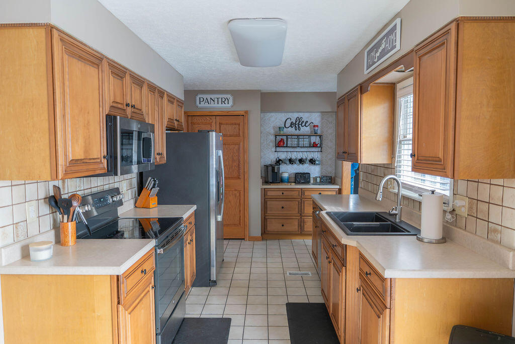 2824 Balsam Drive, Springfield, Ohio 45503