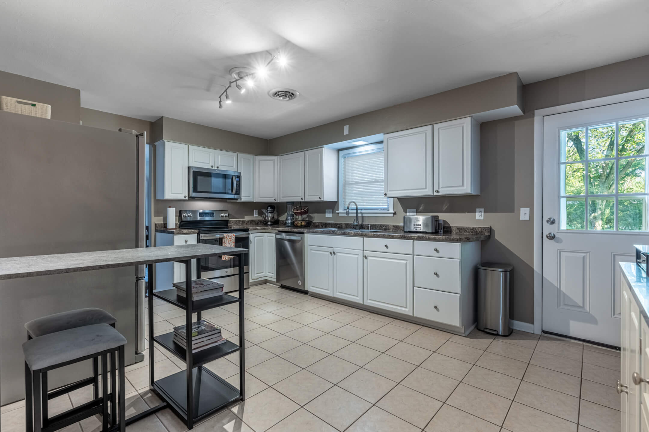 6000 Cobbleskill Court, Centerville, Ohio 45459